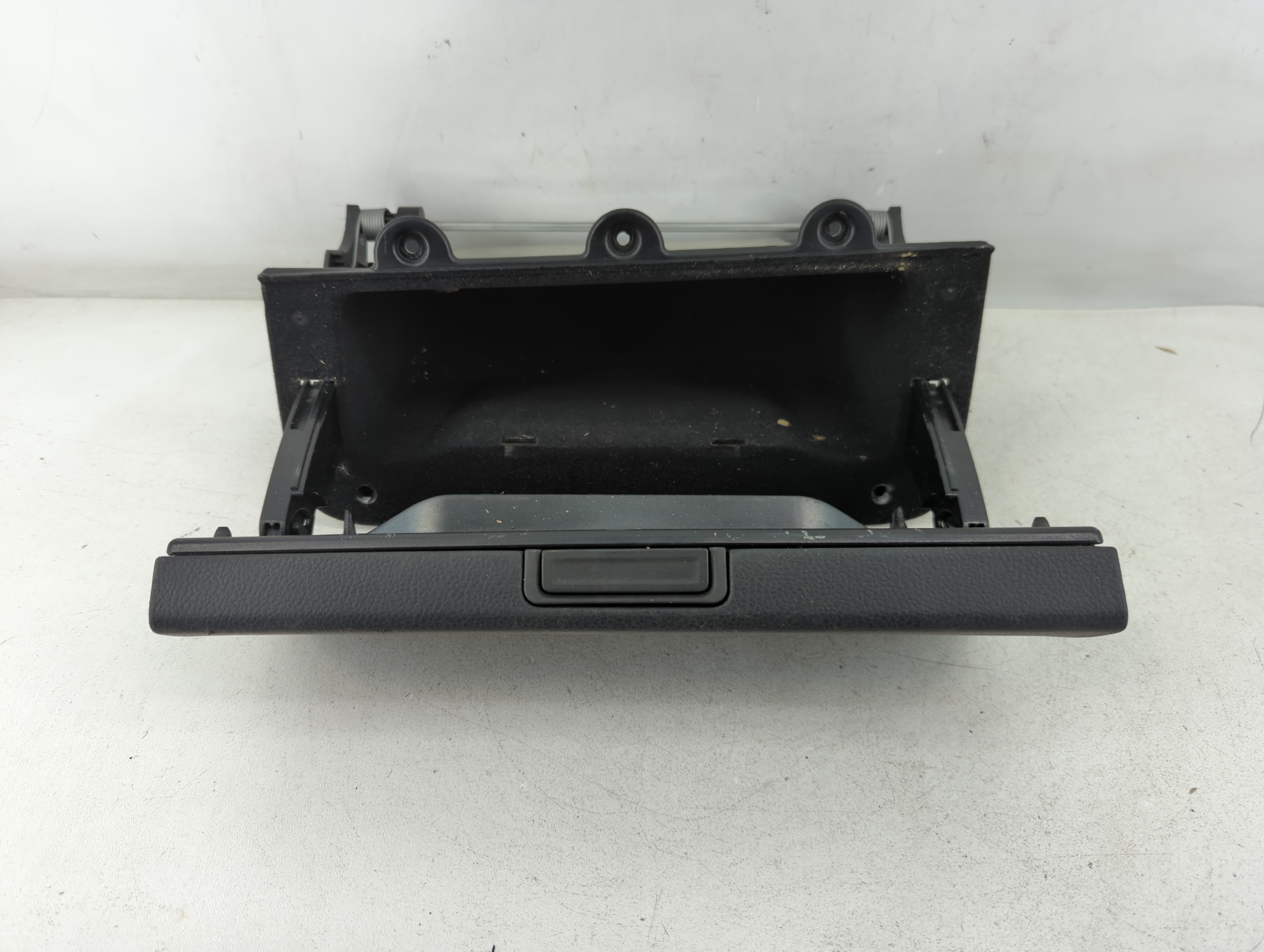 Picture of 2010 Volkswagen Routan Passenger Glove Box Door Storage Compartment 854704