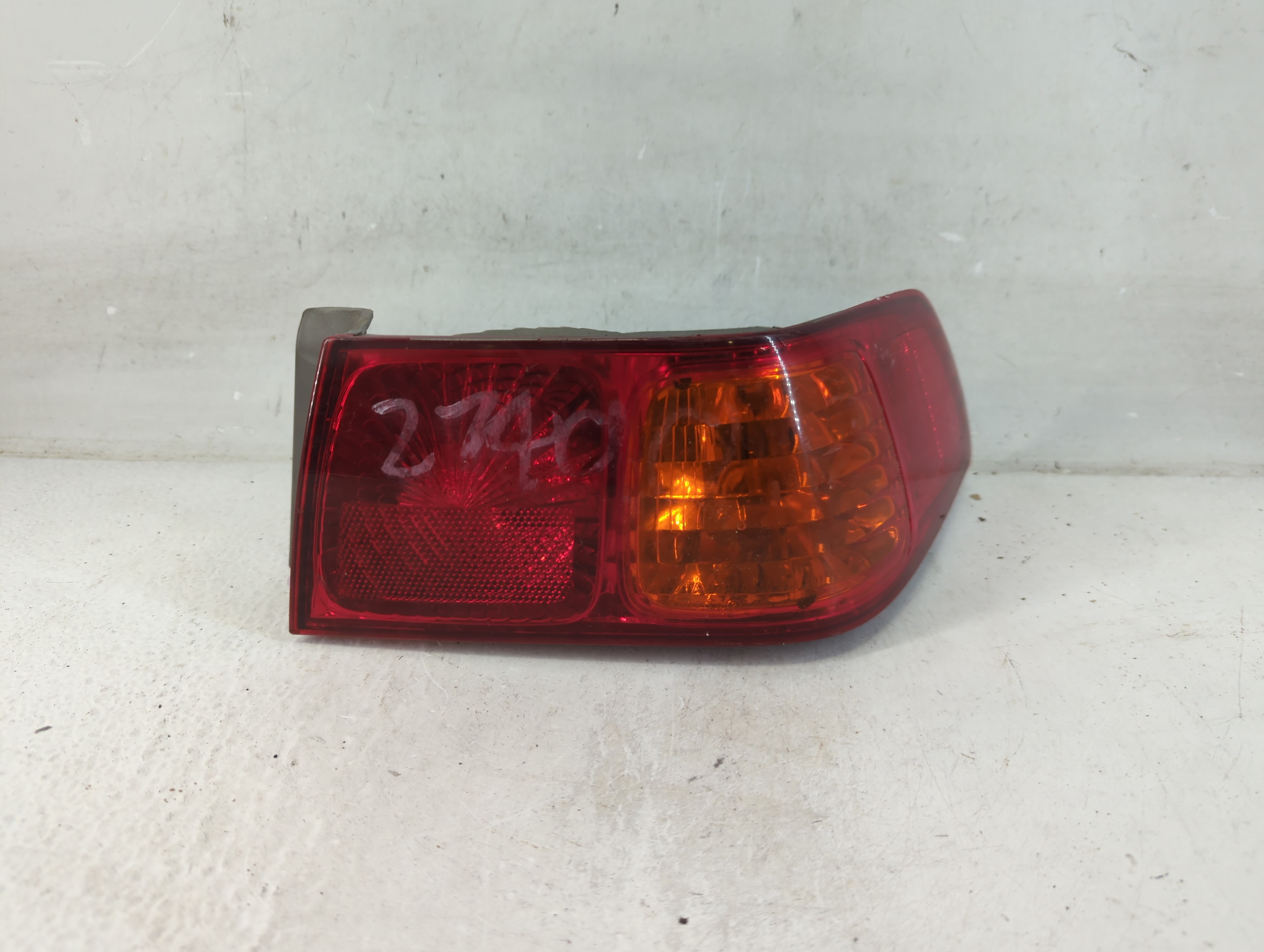 Picture of 2000-2001 Toyota Camry Passenger Right Side Tail Light Taillight Oem 855418