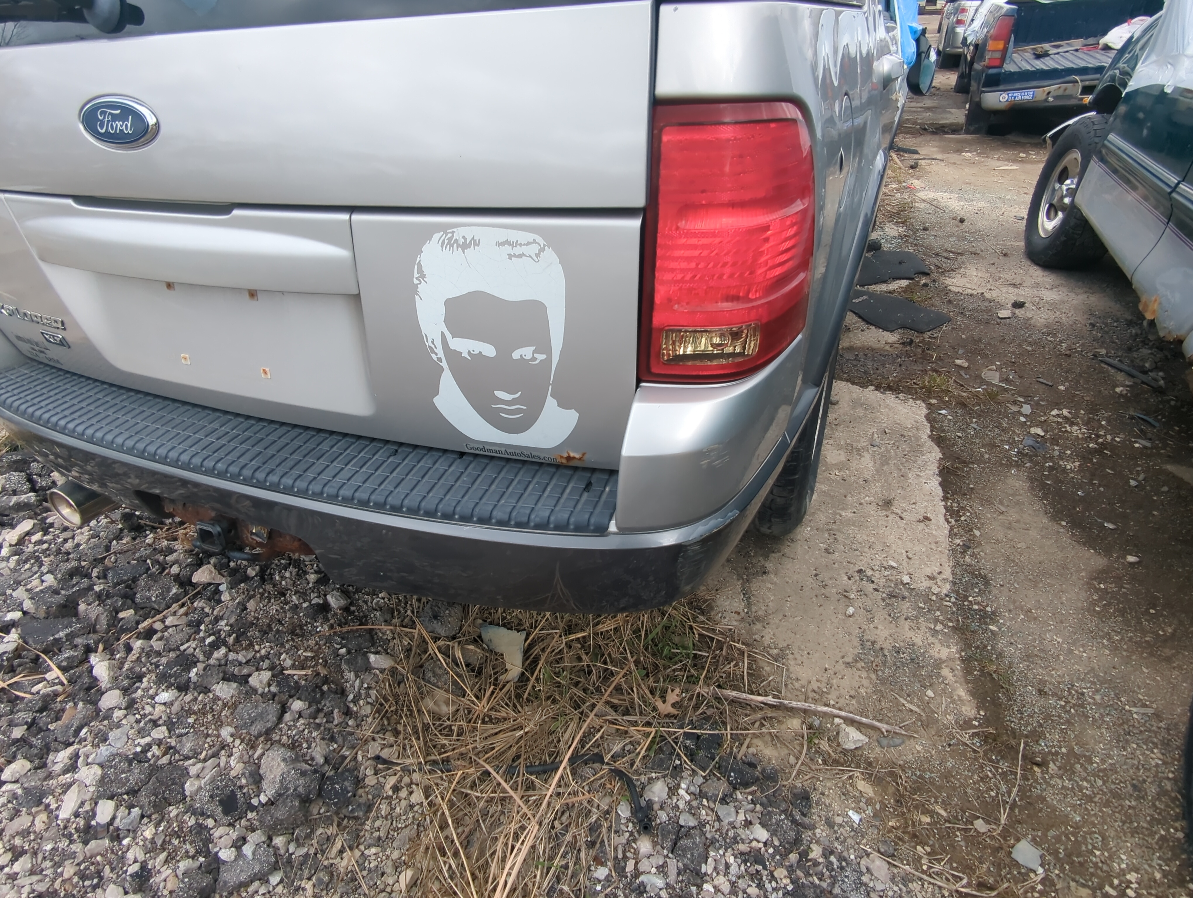 Picture of 2002-2005 Ford Explorer Rear Bumper Assembly Oem 855709