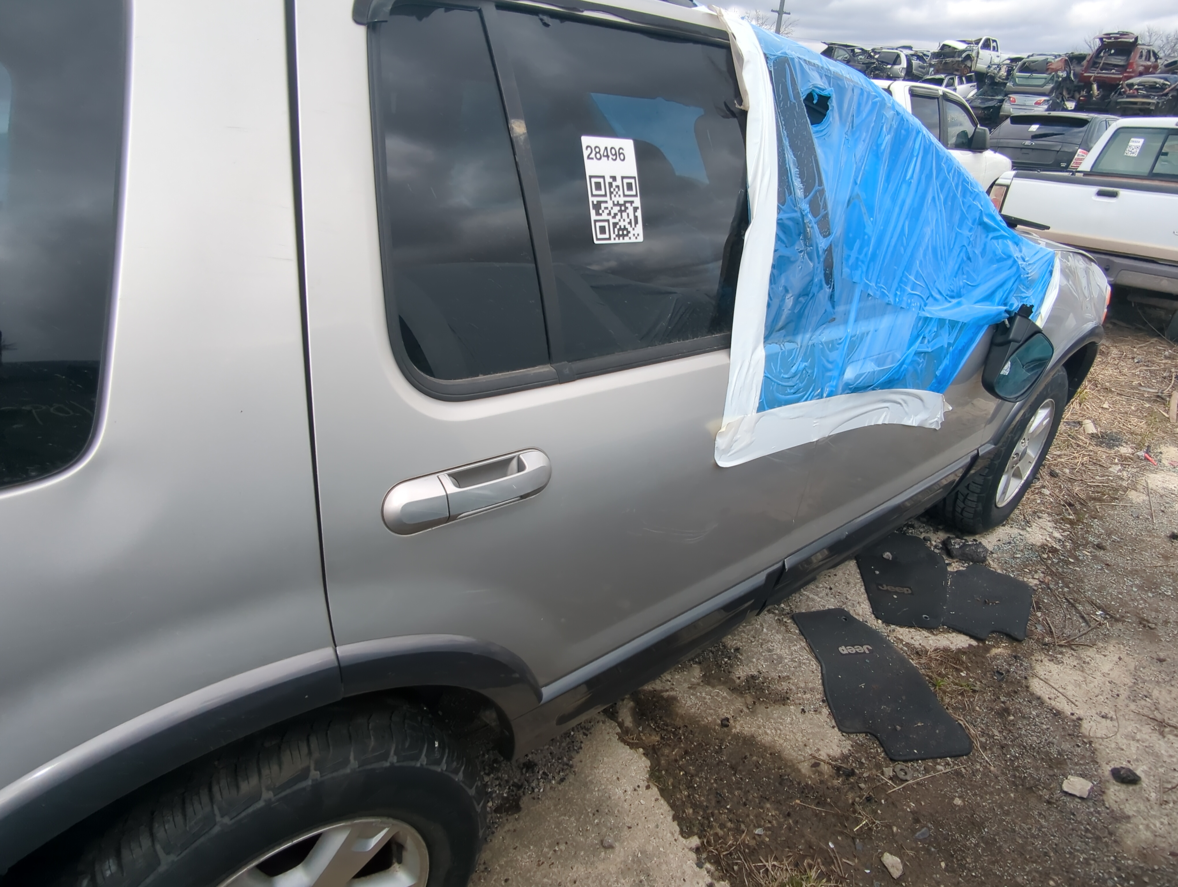 Picture of 2002-2005 Ford Explorer Passenger Rear Door Oem 855712