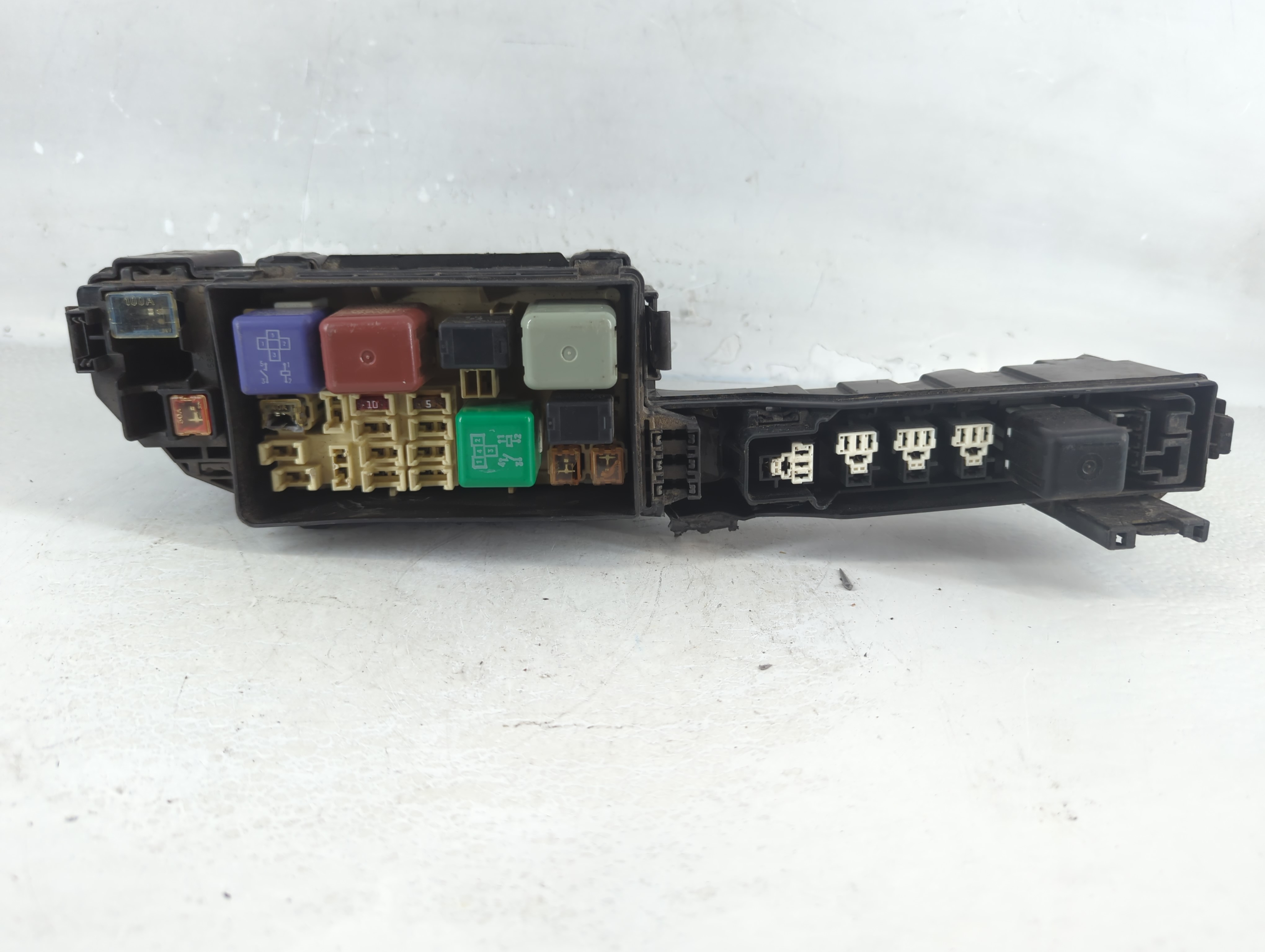 1999-2000 Toyota Sienna Fusebox Fuse Box Relay Module 855816 - Oemusedautoparts1.com