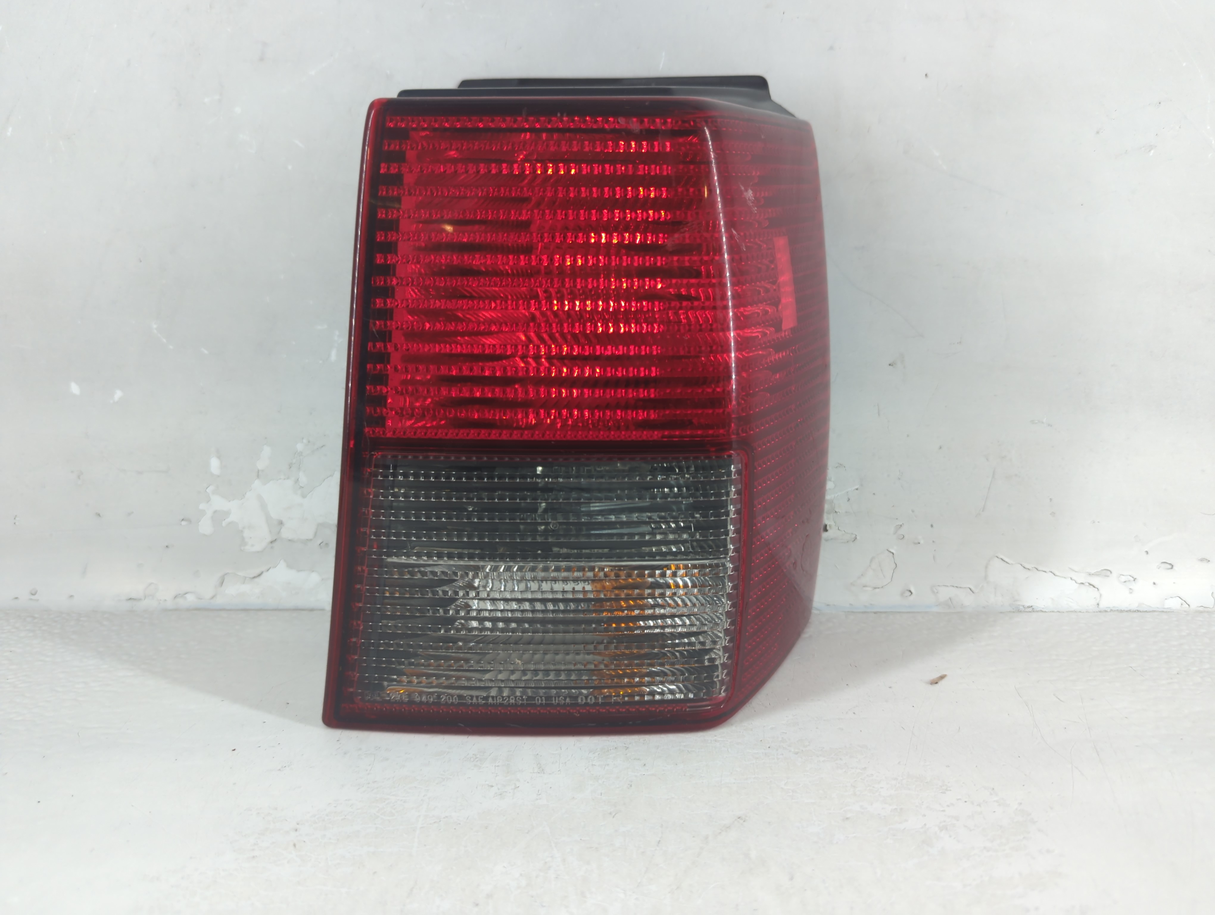 Picture of 2011 Mitsubishi Endeavor Driver Left Side Tail Light Taillight Oem 855897