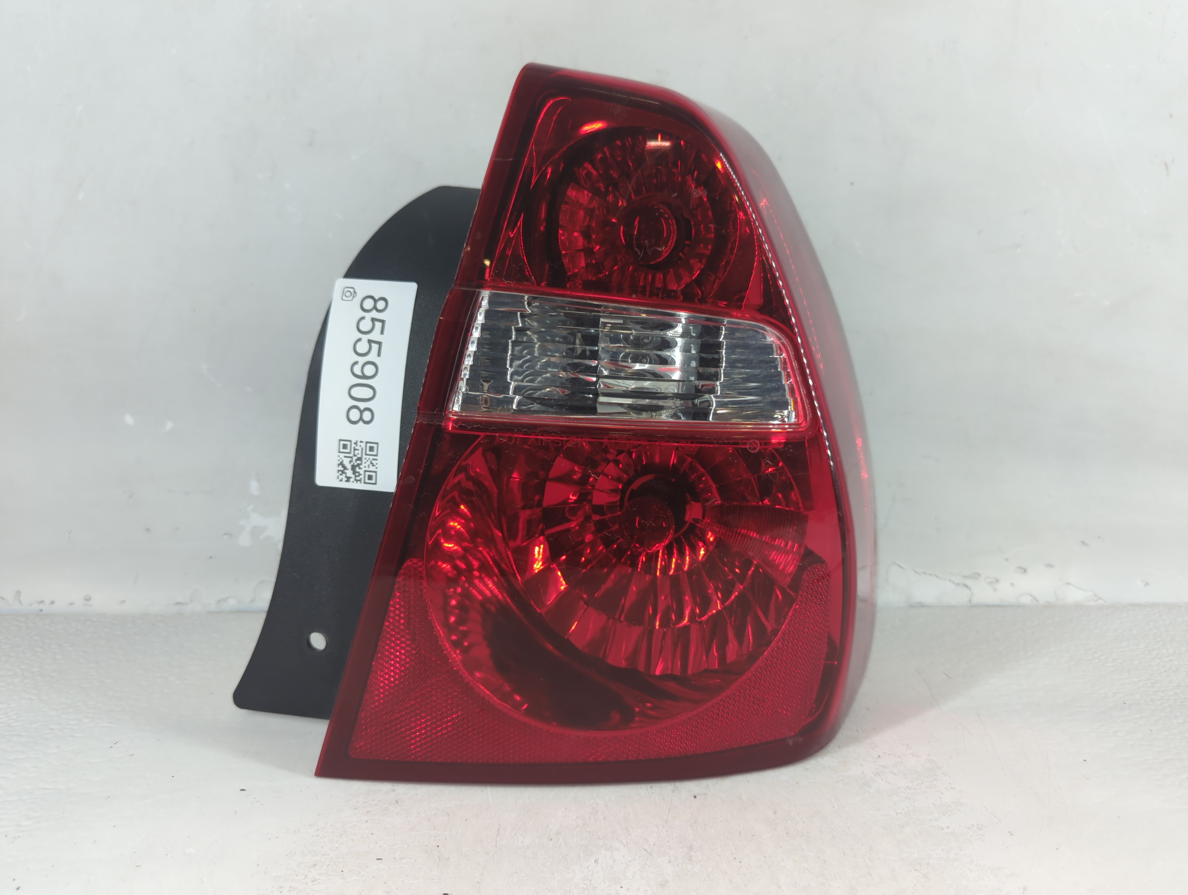 Picture of 2011 Mitsubishi Endeavor Passenger Right Side Tail Light Taillight Oem 855908