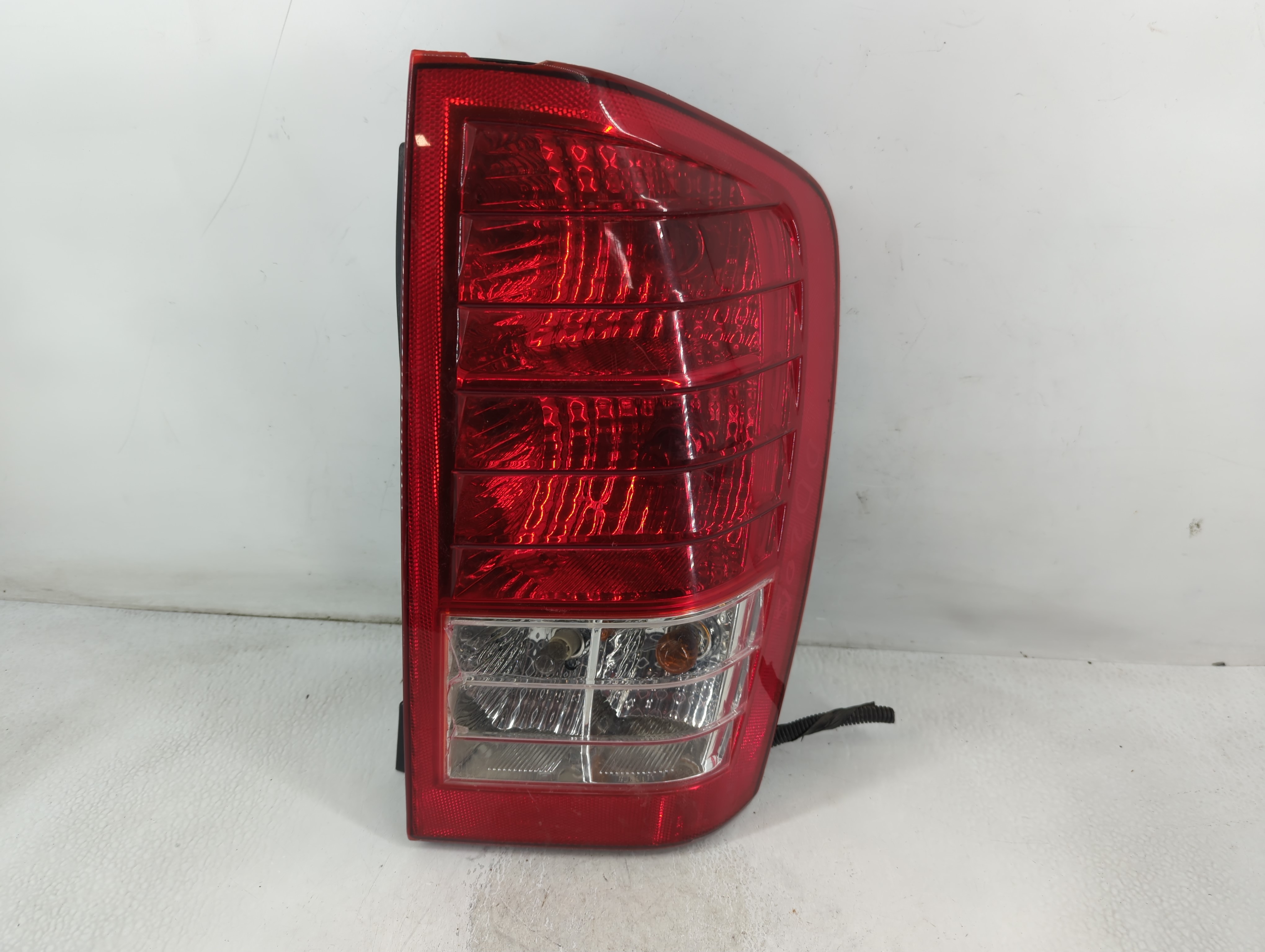 2007-2010 Hyundai Entourage Driver Left Side Tail Light Taillight Oem 856054 - Oemusedautoparts1.com