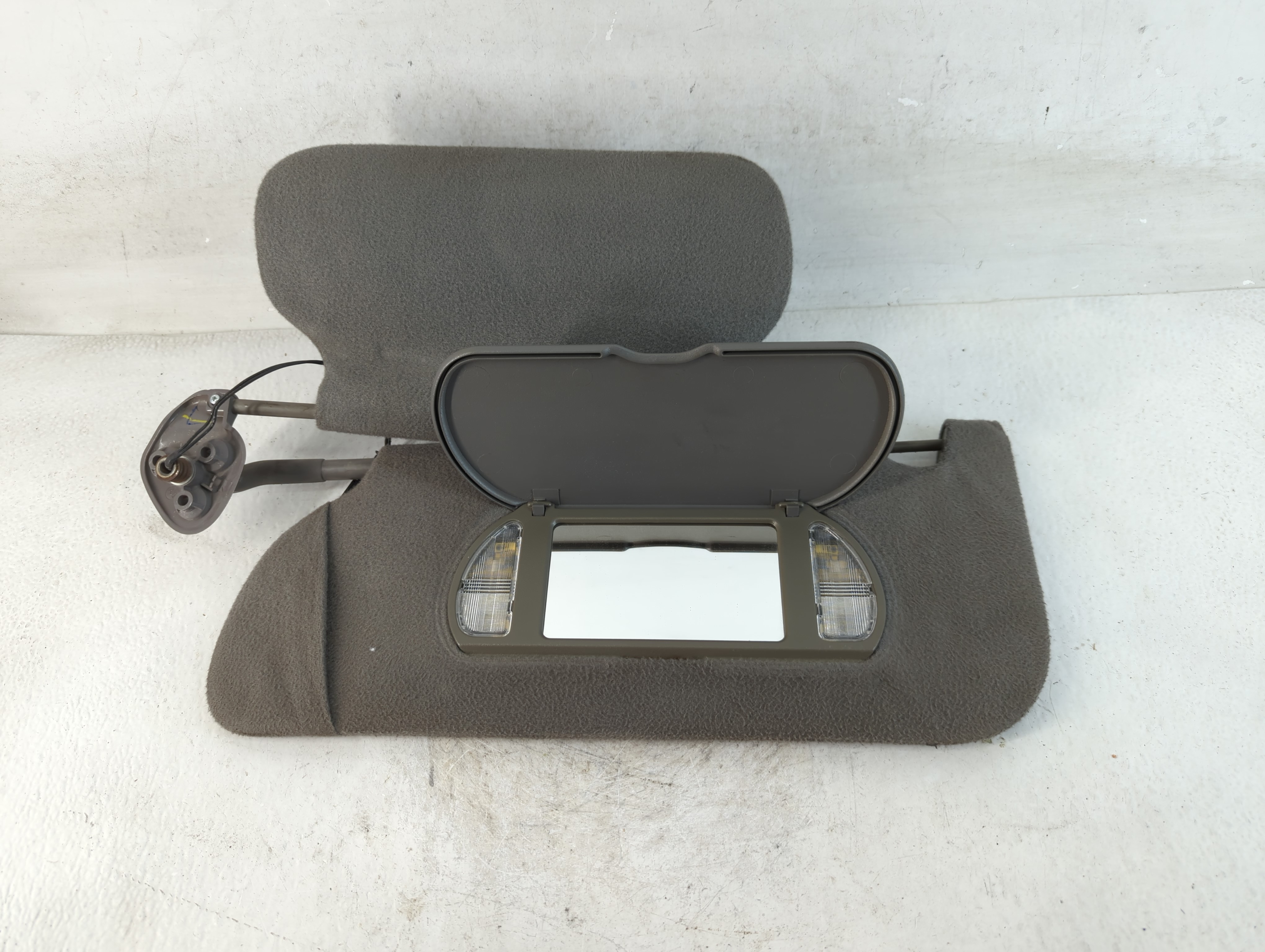 2000-2005 Cadillac Deville Driver Sun Visor Mirror Left Sunvisor 856141 - Oemusedautoparts1.com