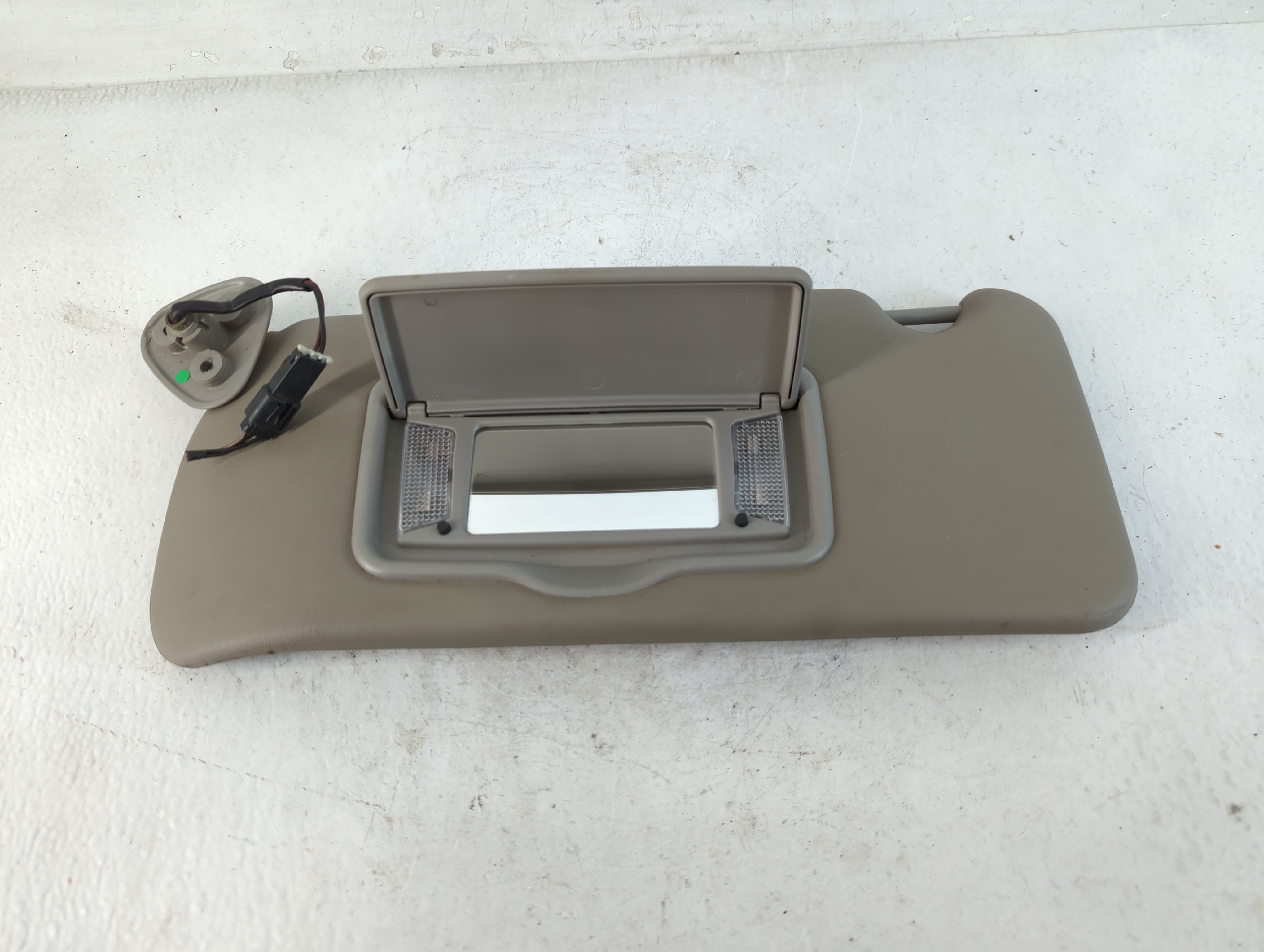 2003-2007 Cadillac Cts Driver Sun Visor Mirror Left Sunvisor Grey 856142 - Oemusedautoparts1.com