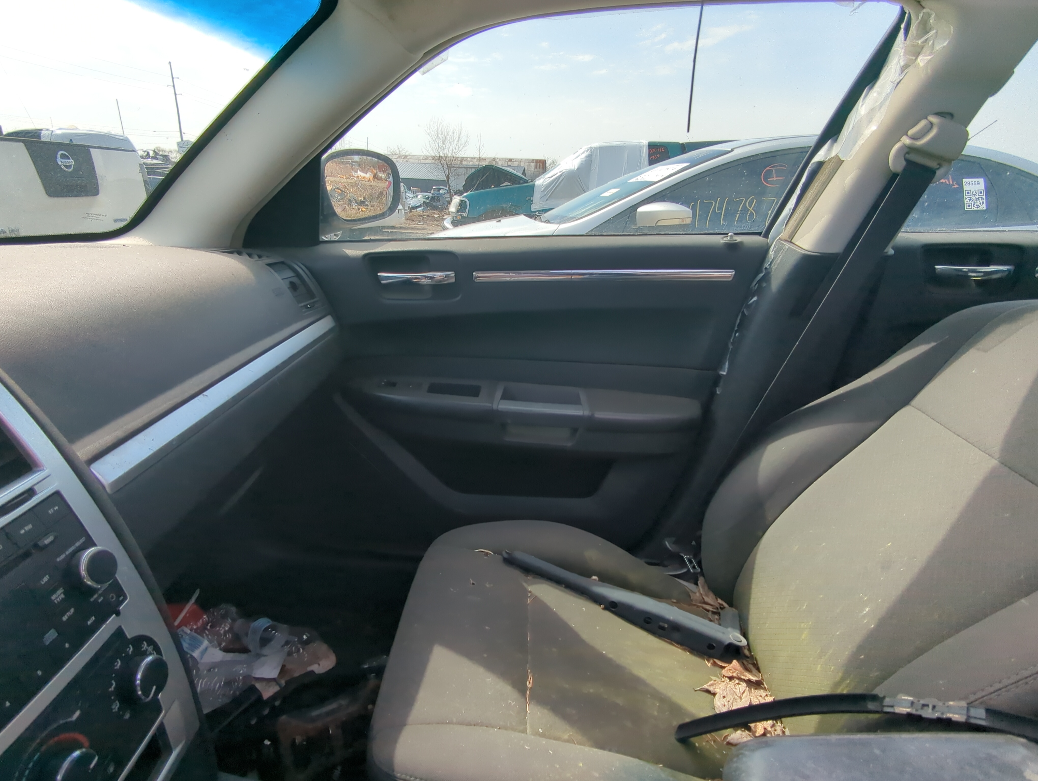 Picture of 2008 Chrysler 300 Front Right Passenger Interior Door Panel Trim 856377