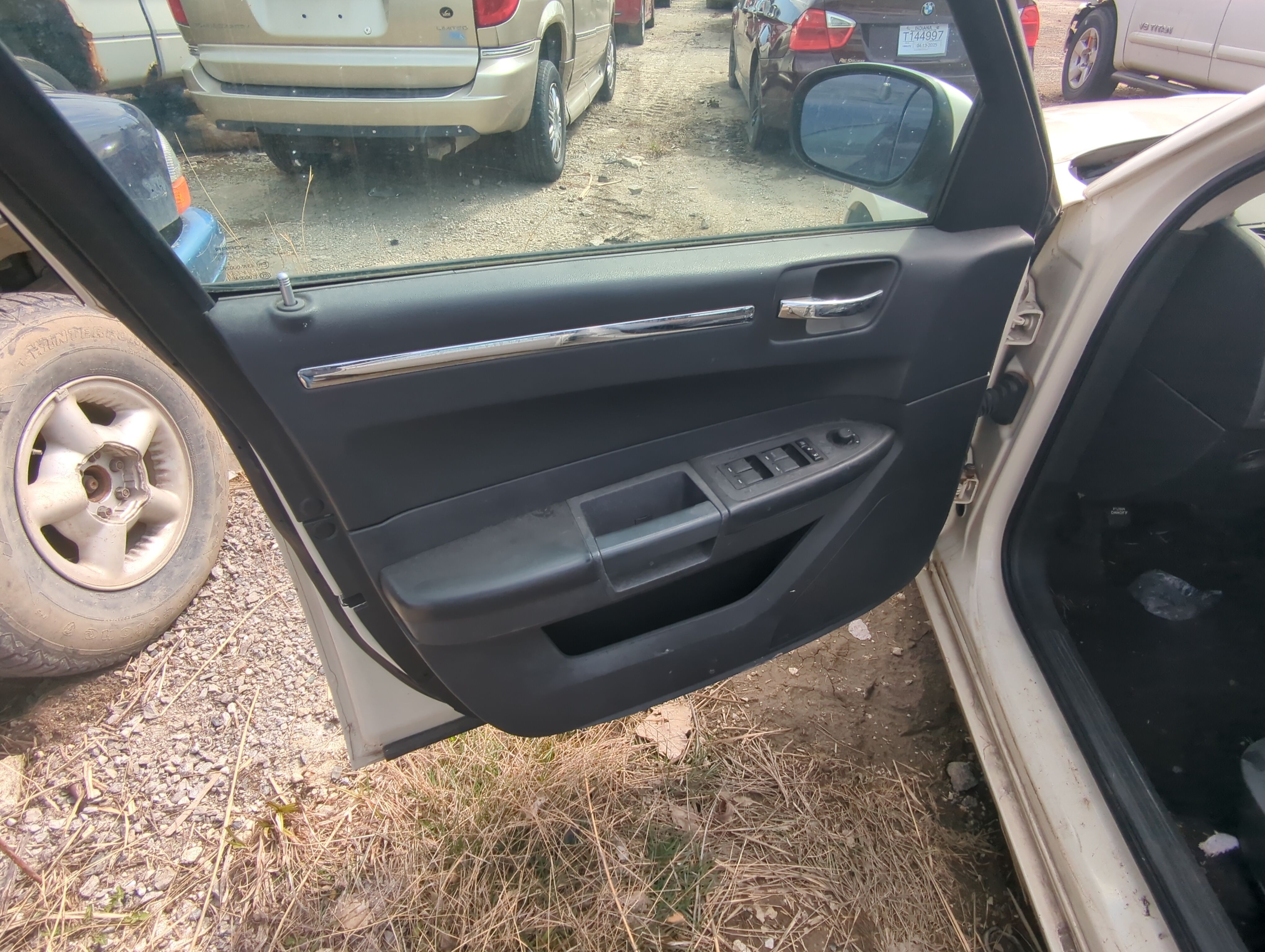 Picture of 2008 Chrysler 300 Front Left Driver Interior Door Panel Trim 856378