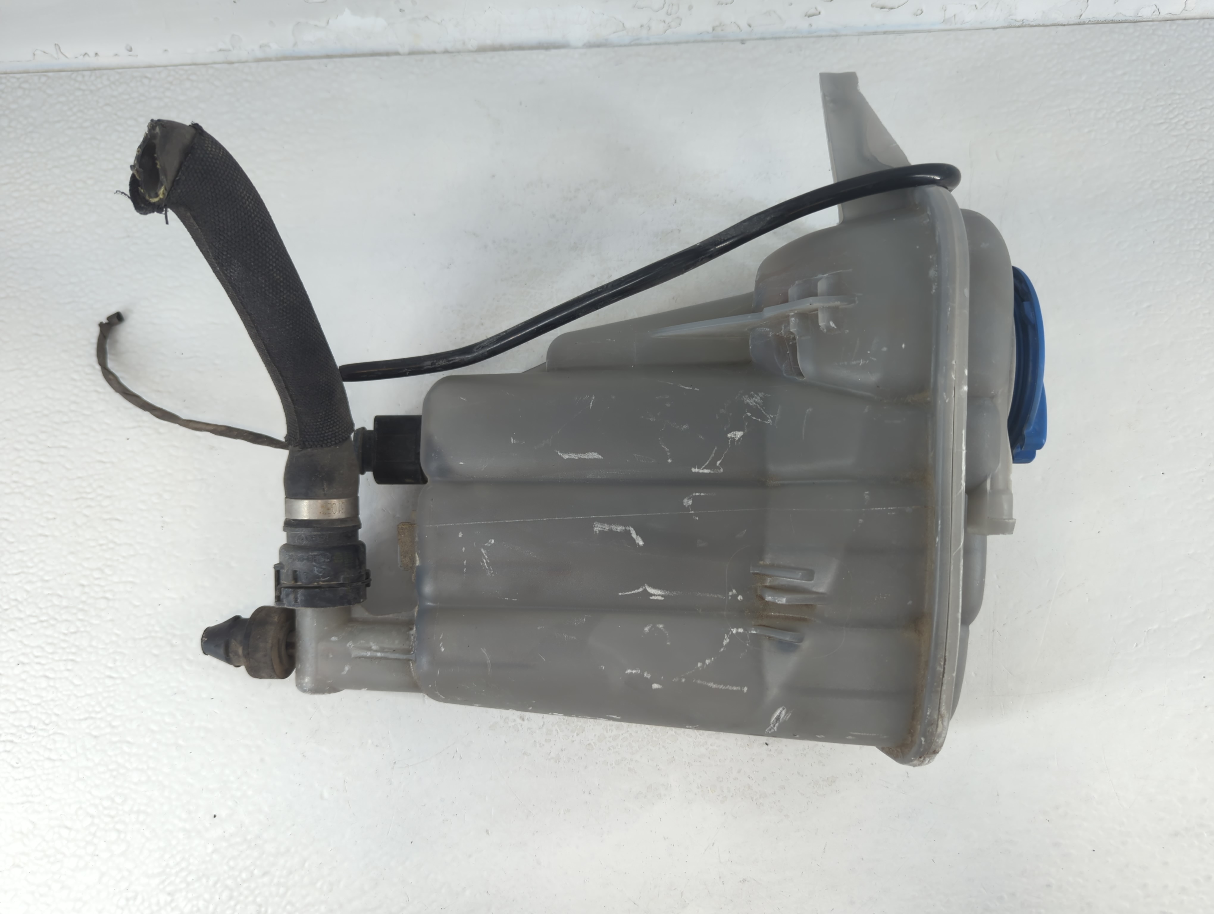 Picture of 2009-2017 Audi Q5 Windshield Washer Fluid Reservoir Bottle Oem 856449