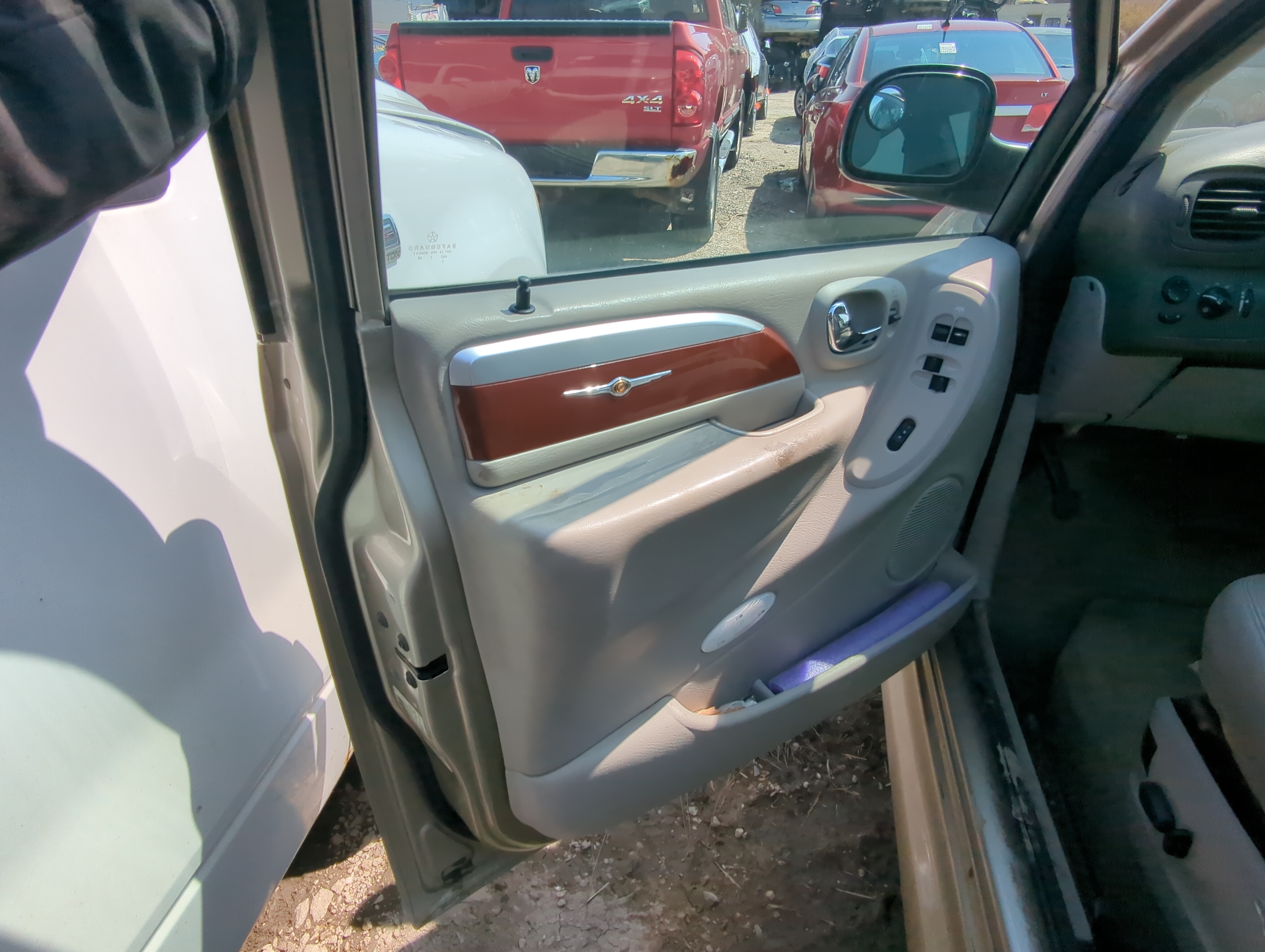 Picture of 2007 Chrysler Town & Country Front Left Driver Interior Door Panel Trim 857046