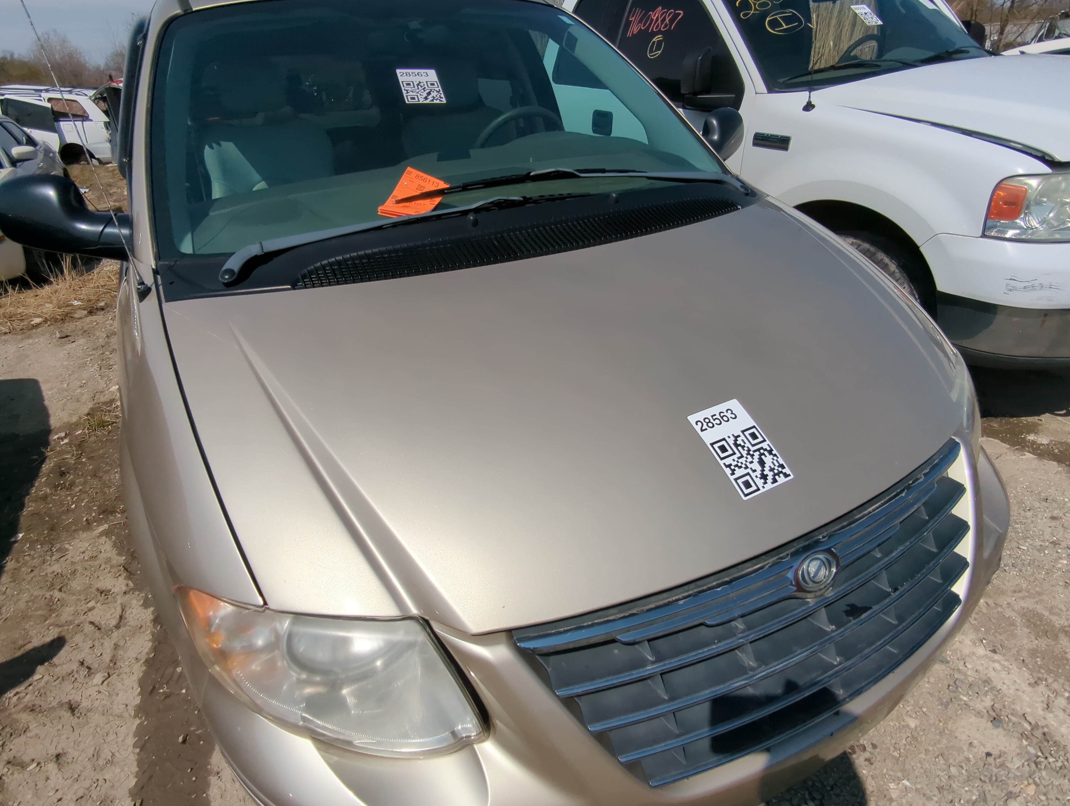 2007 Chrysler Town & Country Hood Oem 857063 - Oemusedautoparts1.com