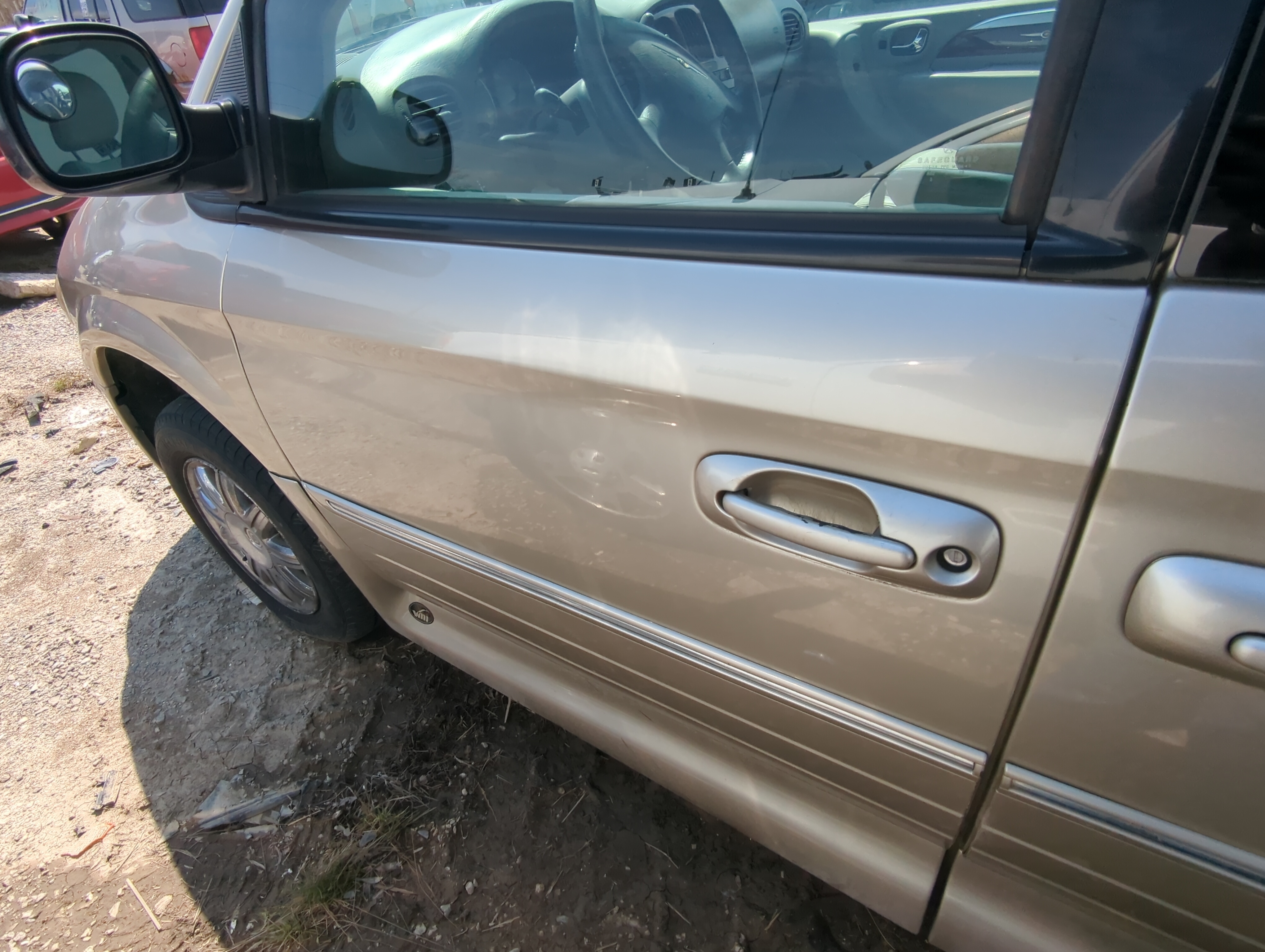 Picture of 2004-2007 Chrysler Town & Country Driver Front Door Oem 857073
