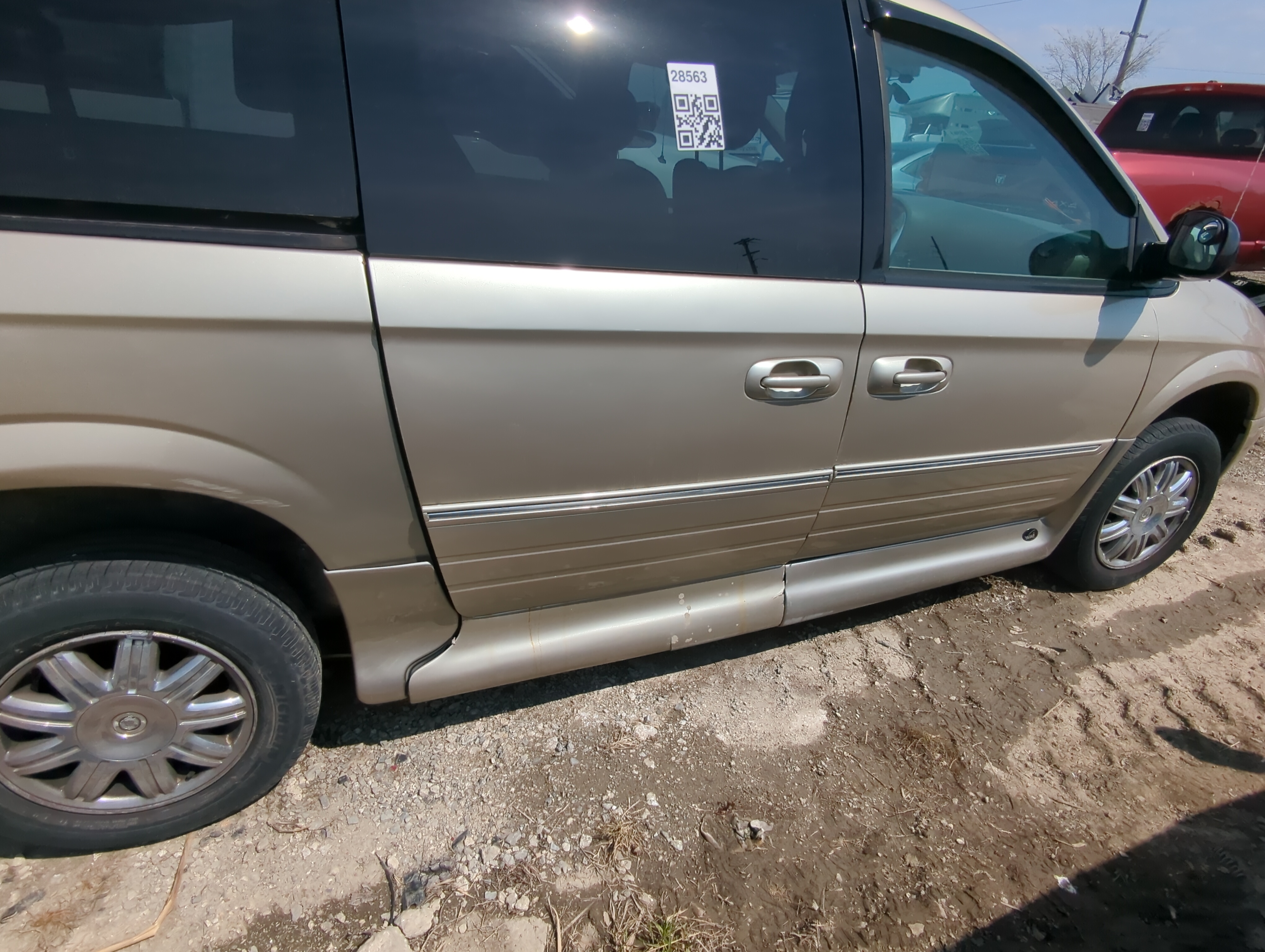 Picture of 2001-2007 Chrysler Town & Country Passenger Rear Door Oem 857080