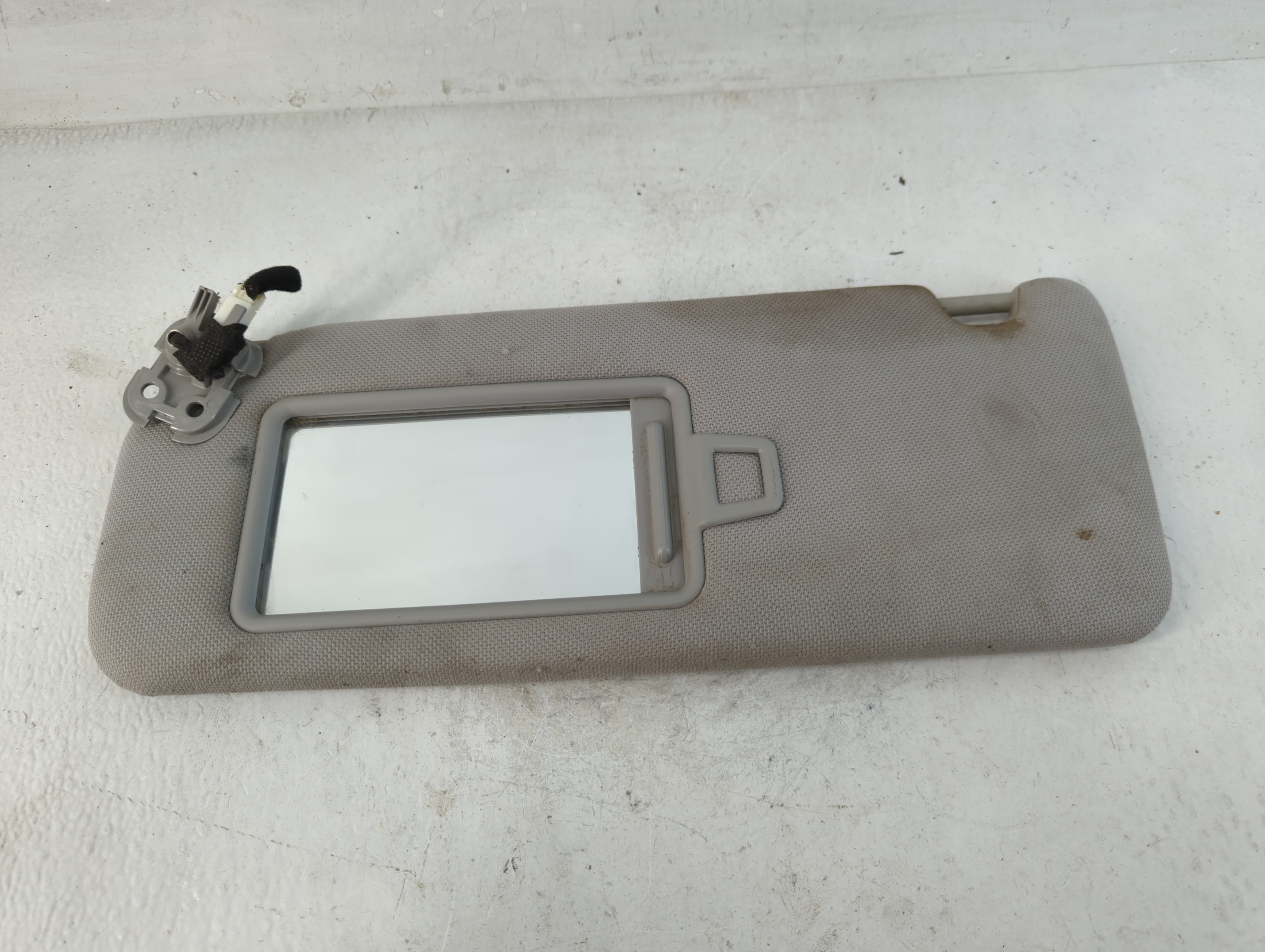2015-2019 Hyundai Sonata Driver Sun Visor Mirror Left Sunvisor Beige 857118 - Oemusedautoparts1.com