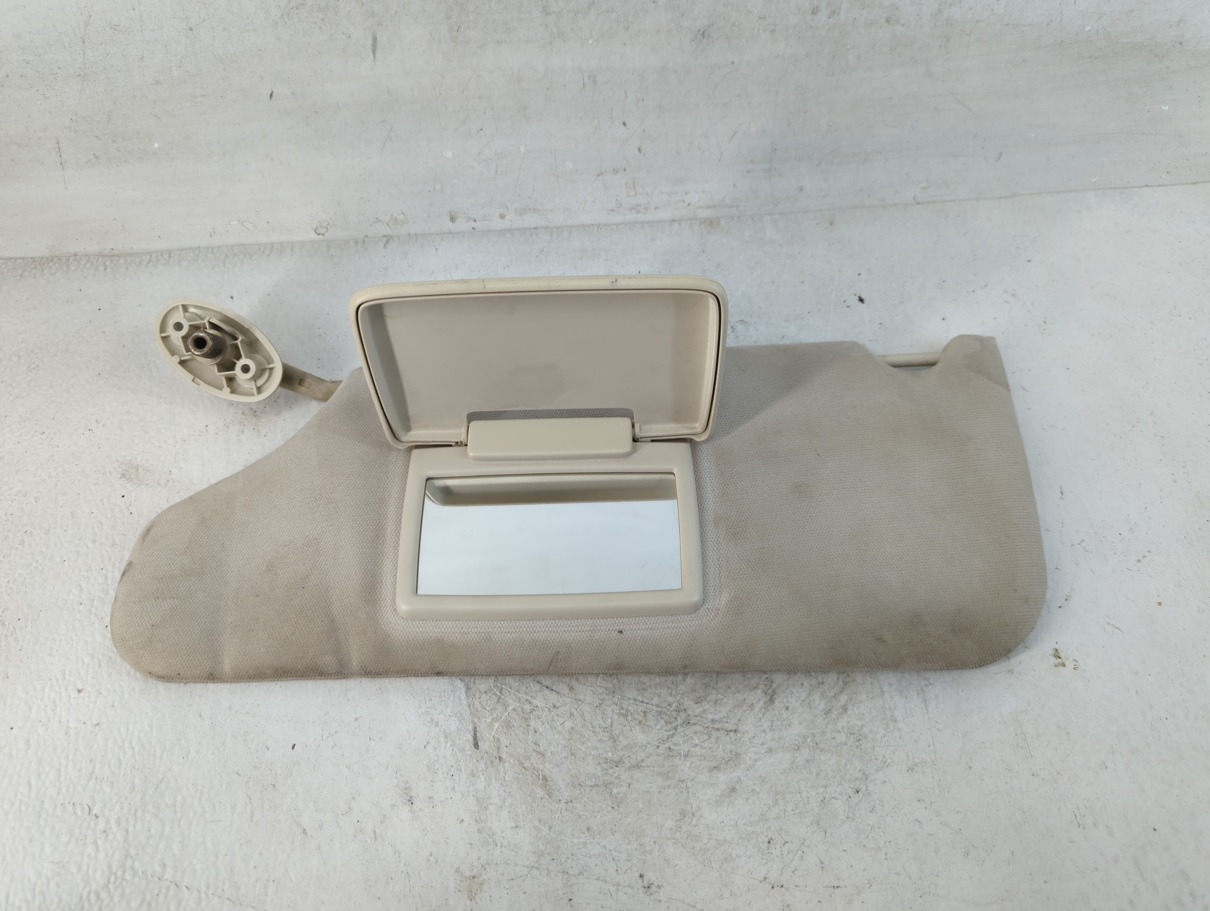 2008-2010 Chrysler Sebring Driver Sun Visor Mirror Left Sunvisor 857119 - Oemusedautoparts1.com