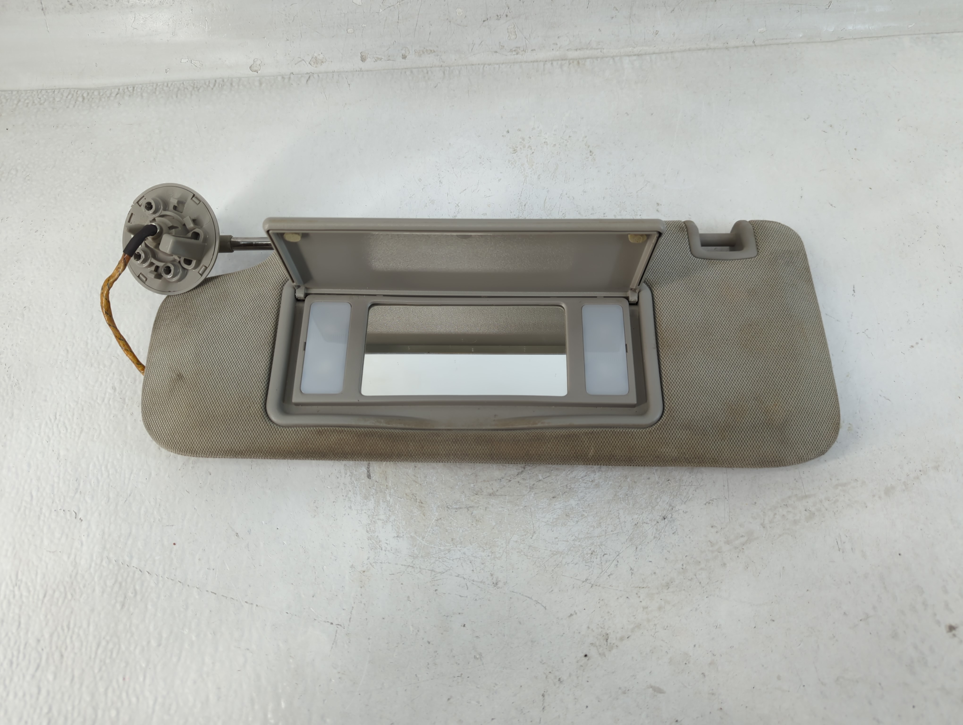2013-2016 Chevrolet Malibu Driver Sun Visor Mirror Left Sunvisor Beige 857120 - Oemusedautoparts1.com