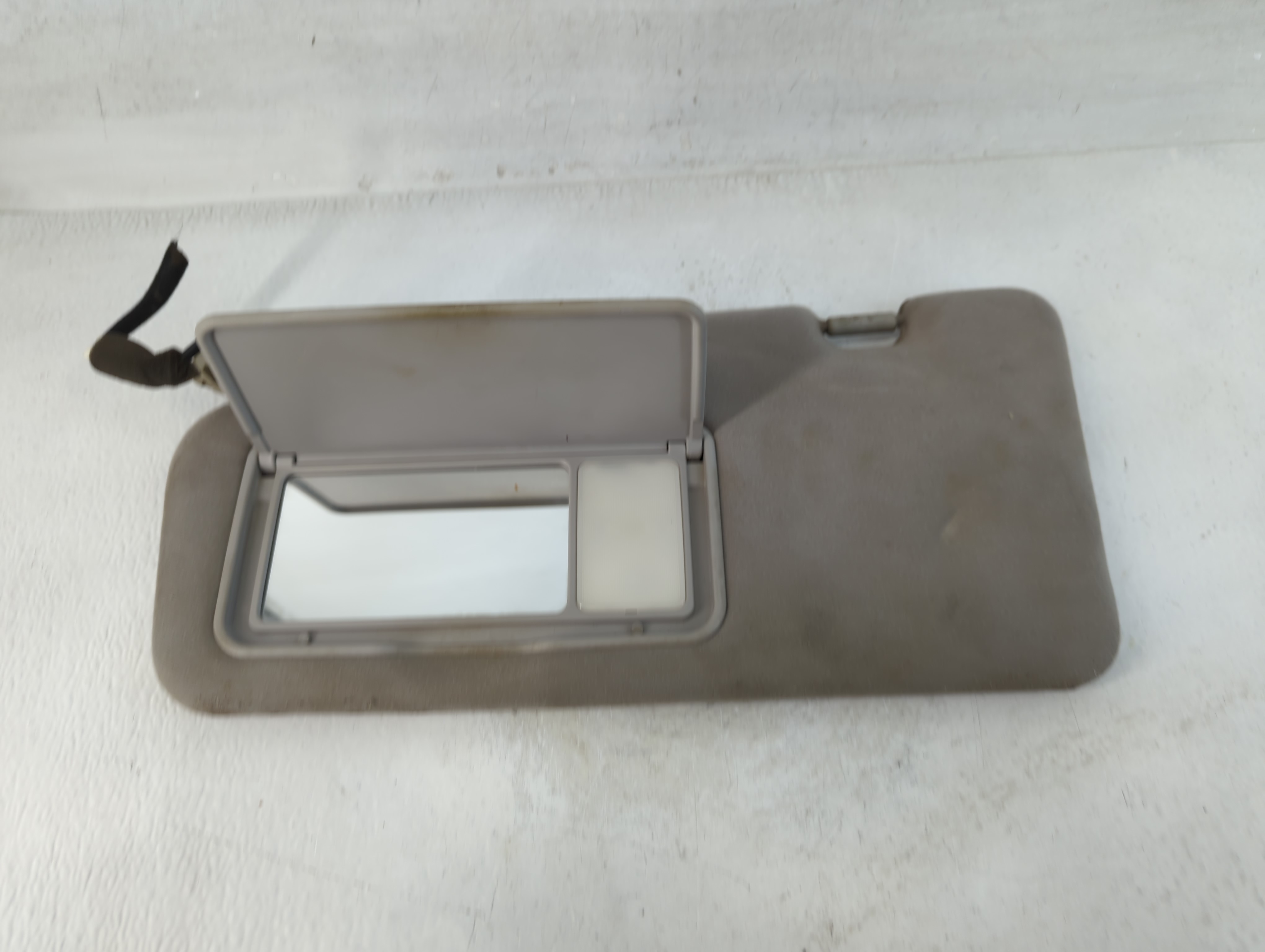 2007-2010 Hyundai Entourage Driver Sun Visor Mirror Left Sunvisor Beige 857121 - Oemusedautoparts1.com