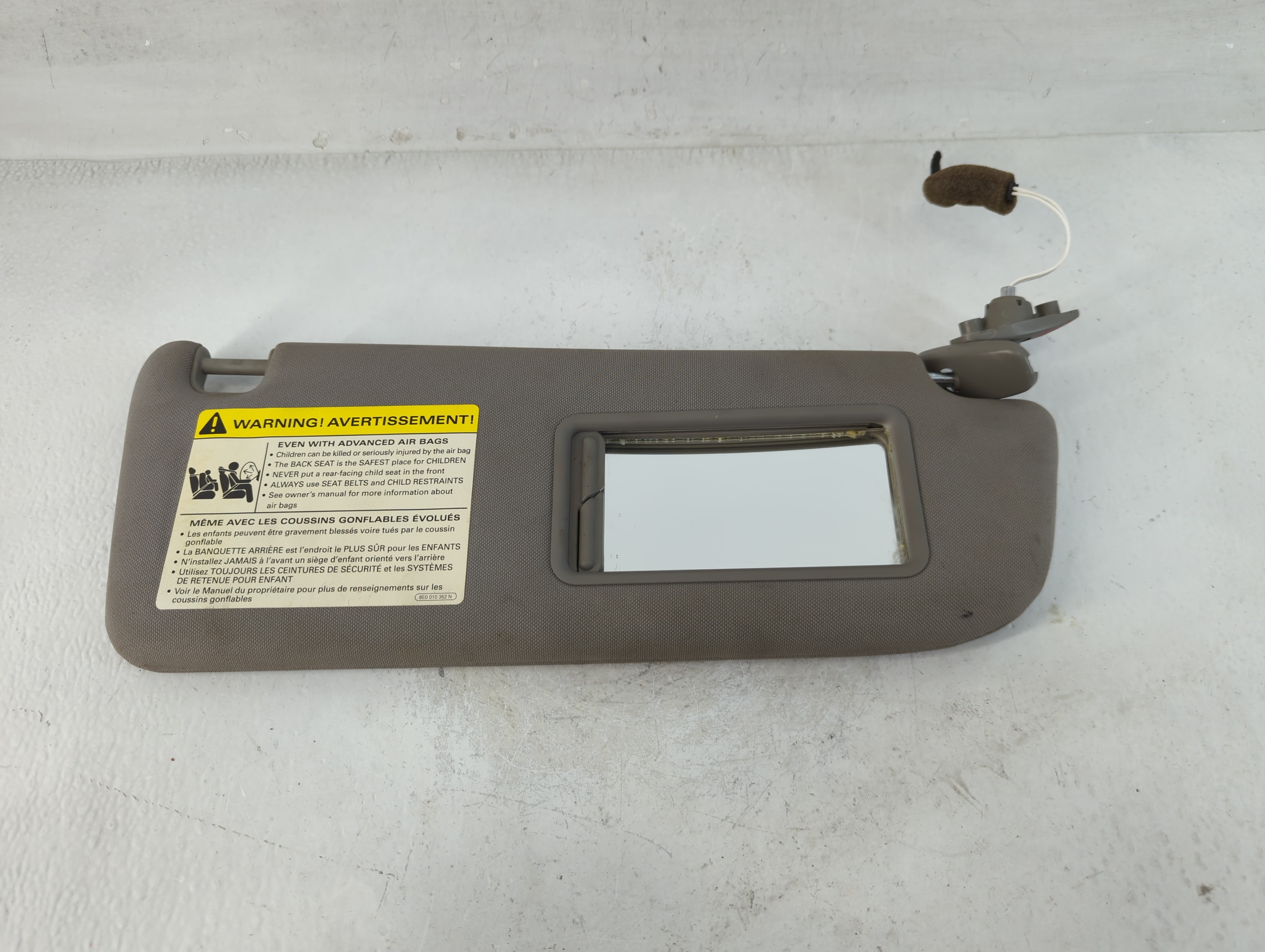 Picture of 2000-2000 Audi A8 Passenger Sun Visor Mirror Right Sunvisor Dark Gray 857122