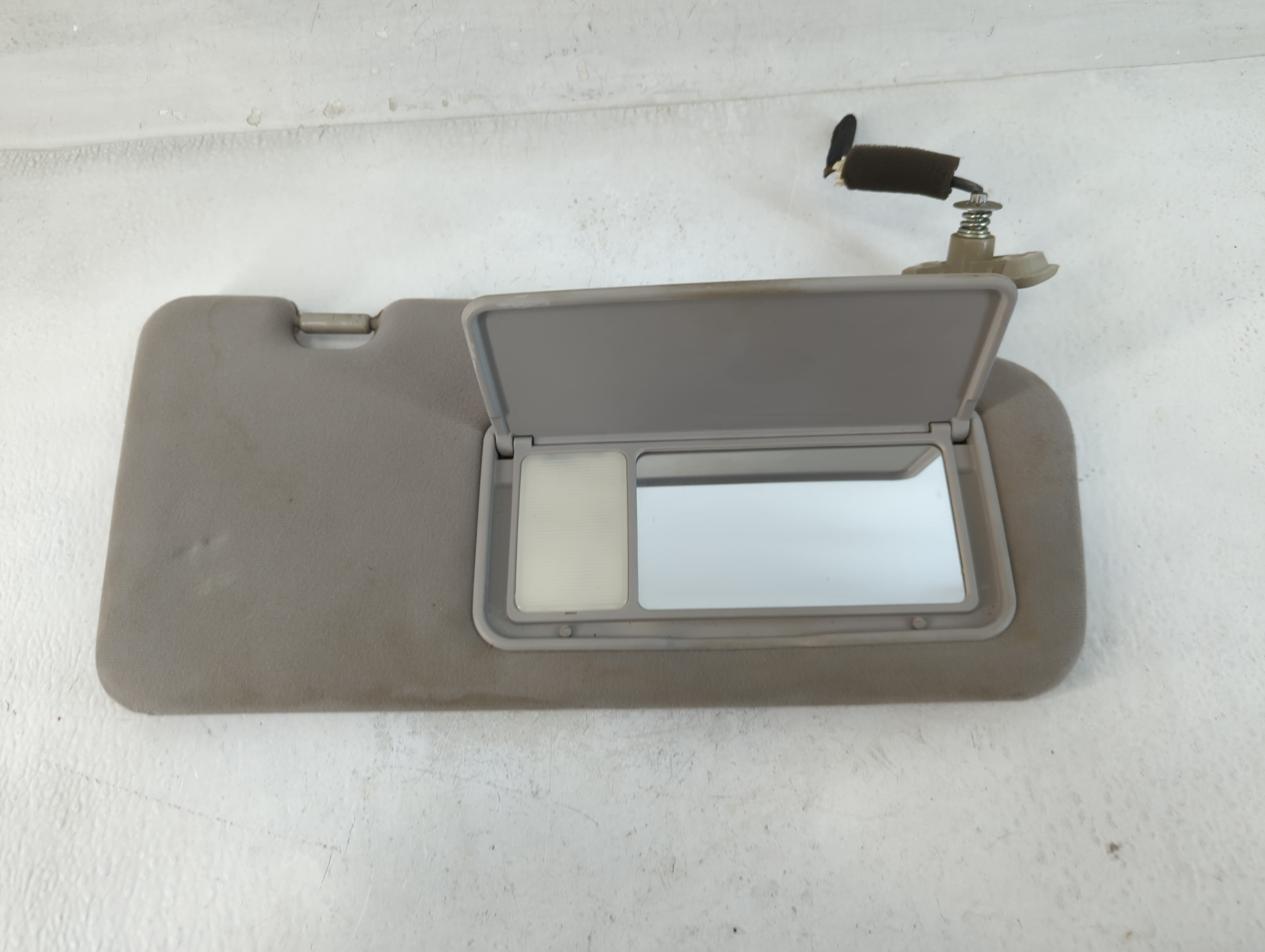 2007-2010 Hyundai Entourage Passenger Sun Visor Mirror Right Sunvisor 857127 - Oemusedautoparts1.com