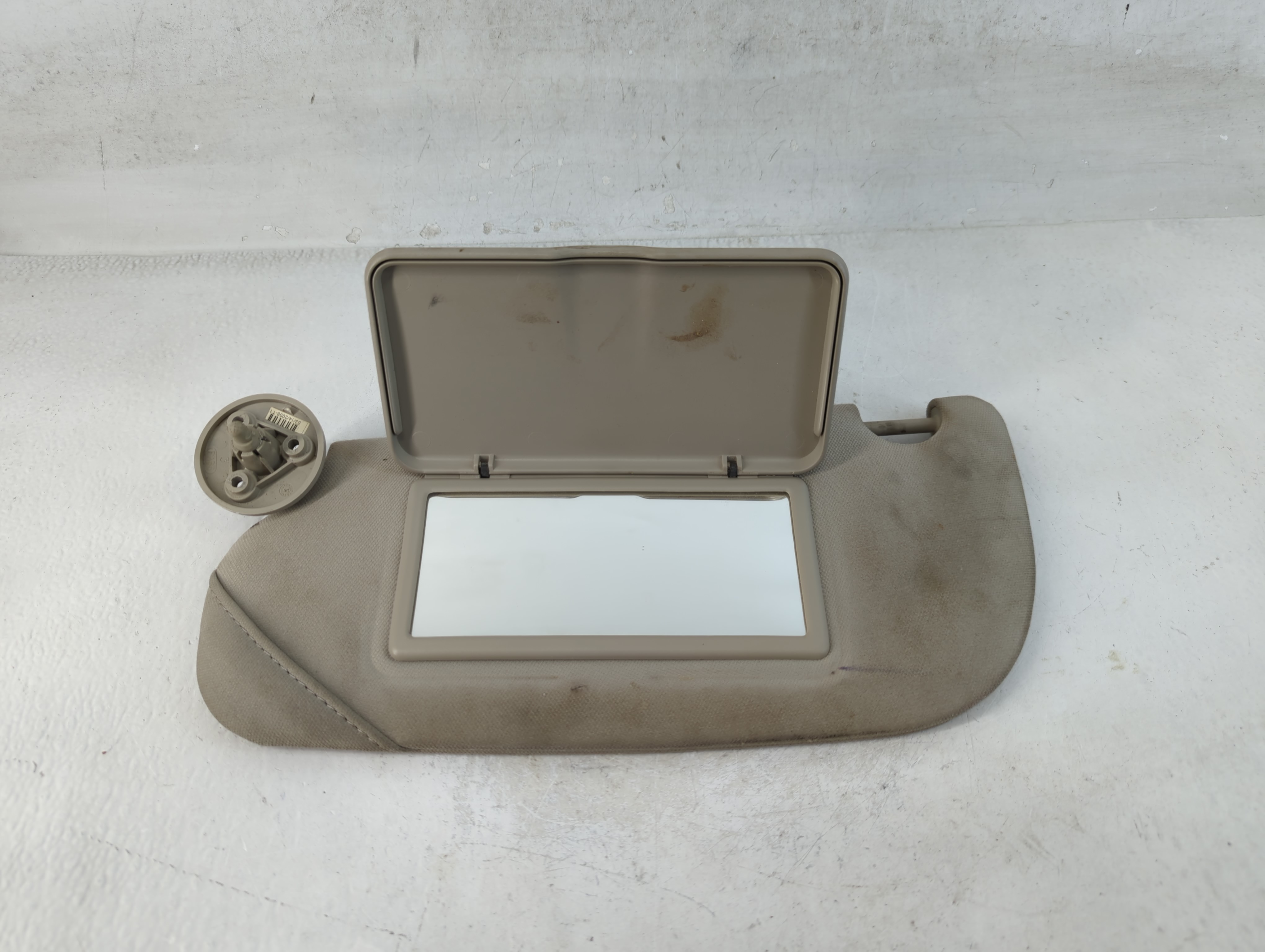 2005-2010 Chevrolet Cobalt Driver Sun Visor Mirror Left Sunvisor 857128 - Oemusedautoparts1.com