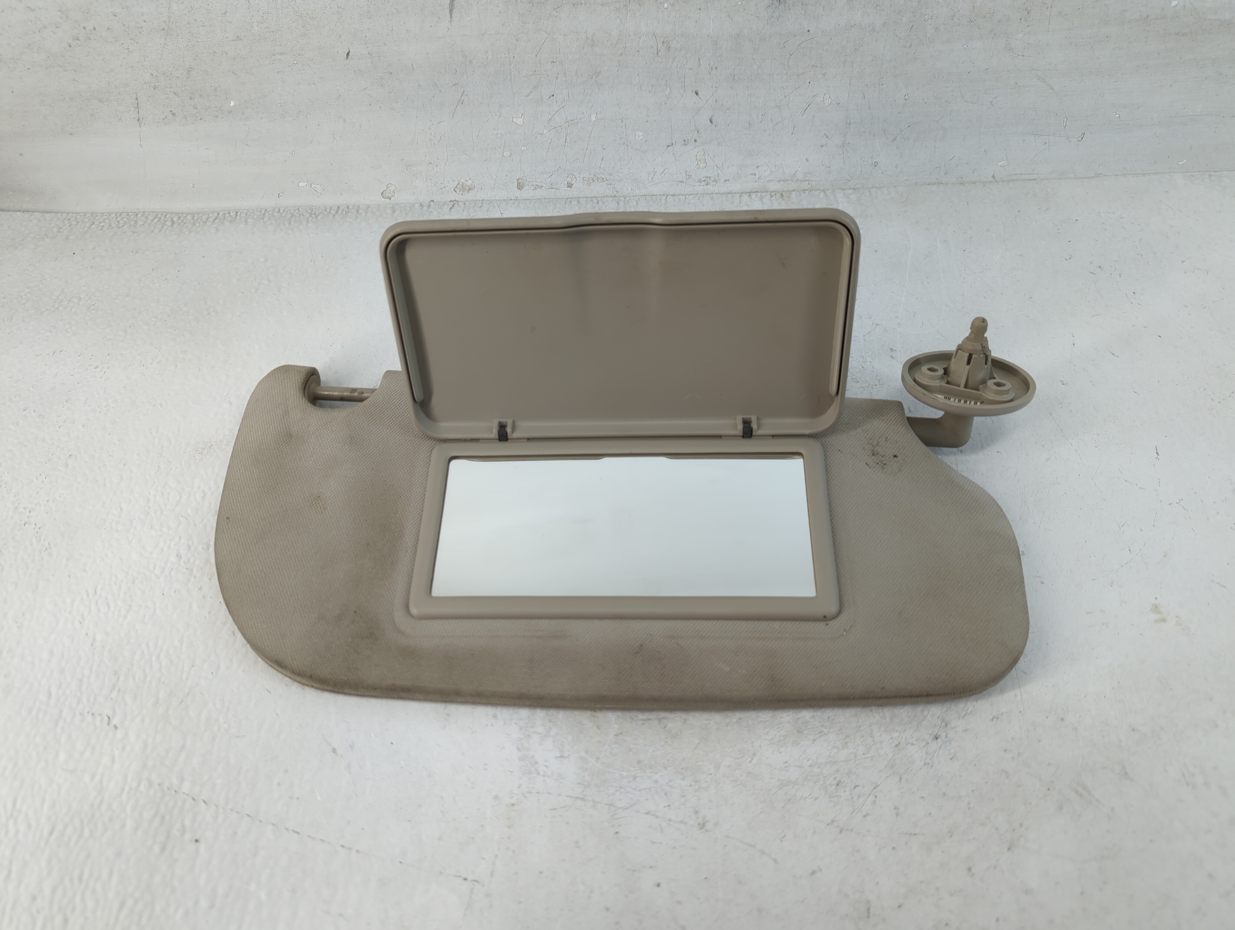 2005-2010 Chevrolet Cobalt Passenger Sun Visor Mirror Right Sunvisor 857132 - Oemusedautoparts1.com