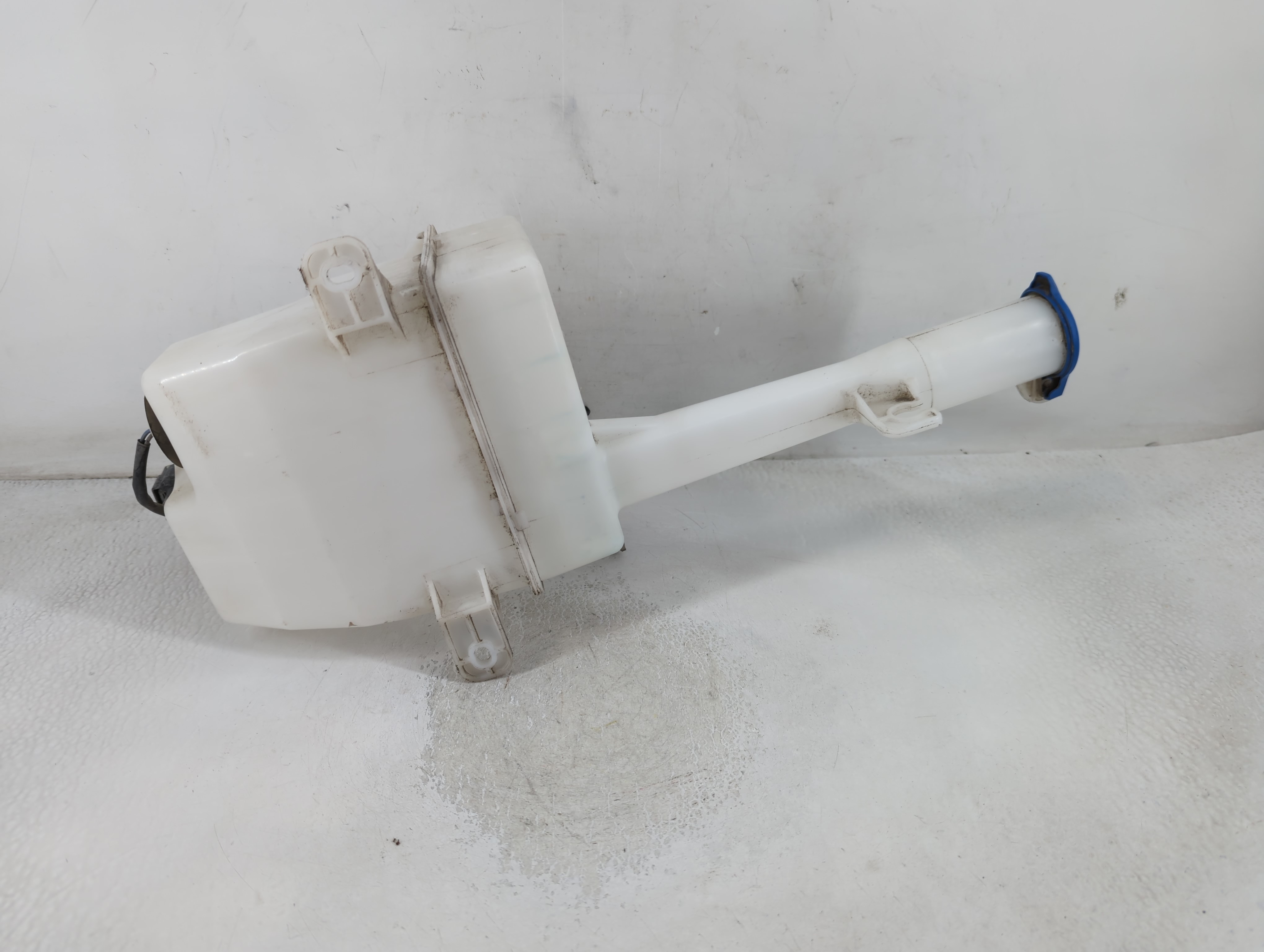2011-2015 Hyundai Sonata Windshield Washer Fluid Reservoir Bottle Oem 857174 - Oemusedautoparts1.com