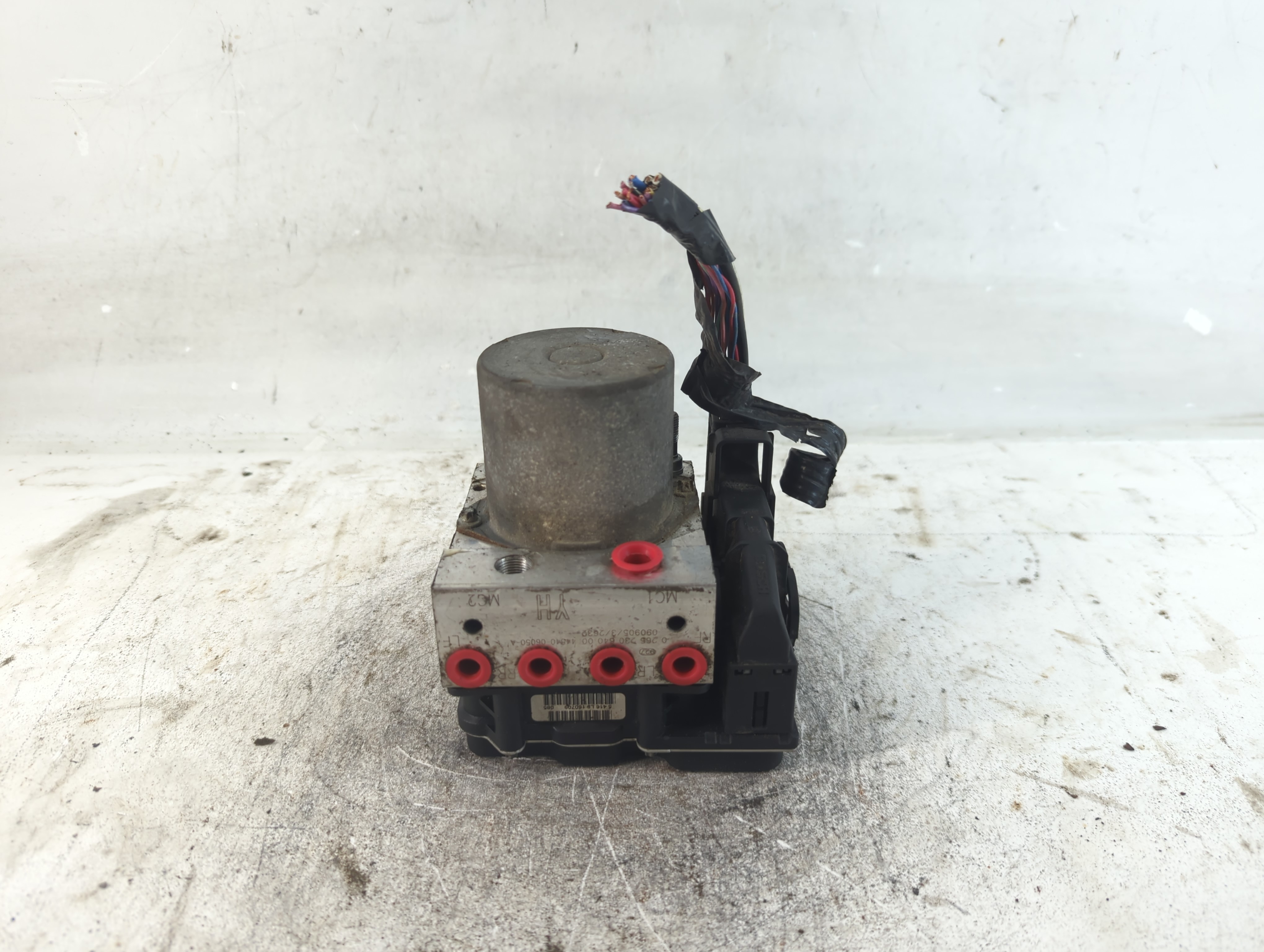 2010-2011 Toyota Camry Abs Pump Control Module 857402 - Oemusedautoparts1.com