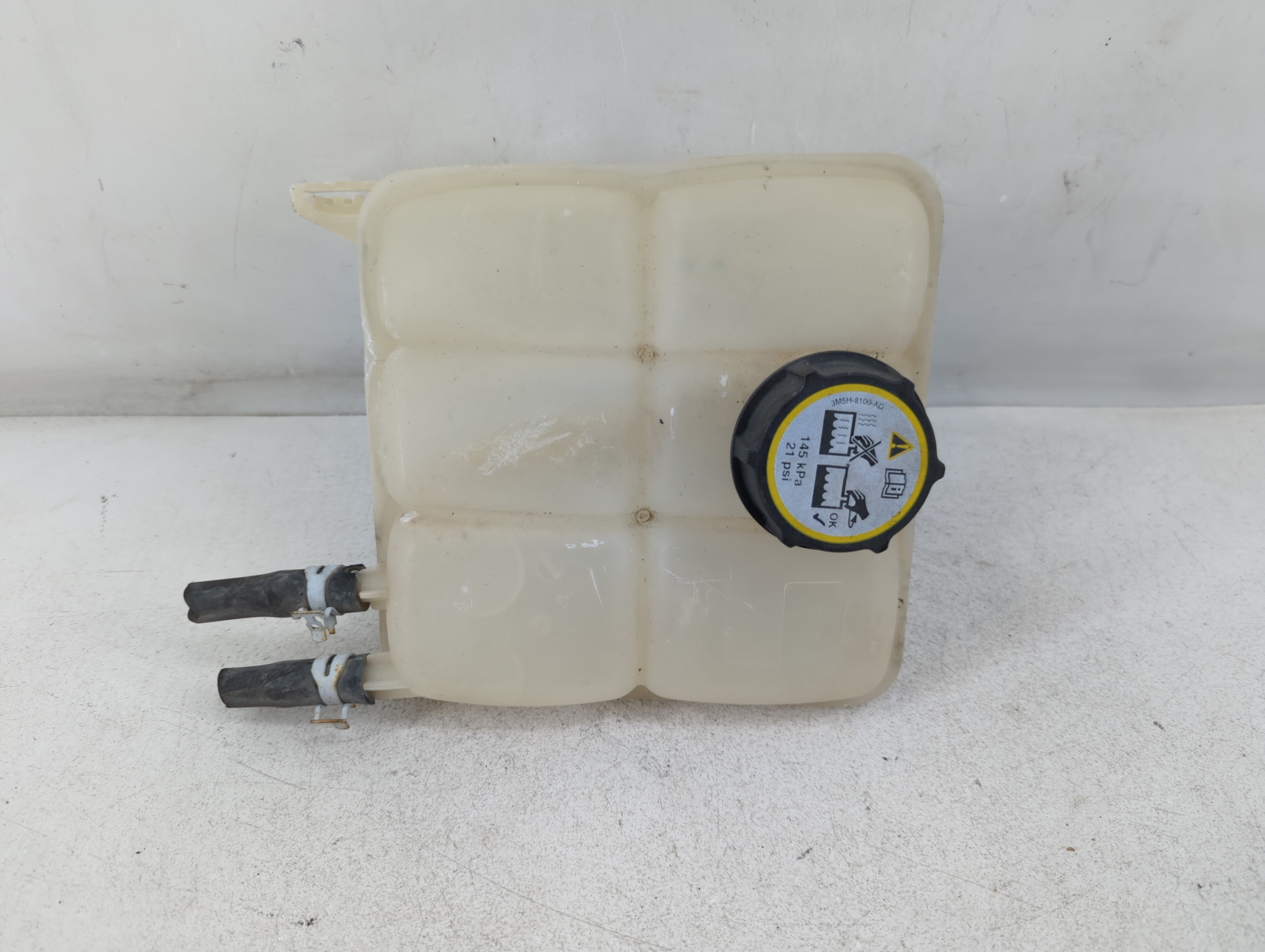 2005-2011 Volvo V50 Radiator Coolant Overflow Expansion Tank Bottle 857565 - Oemusedautoparts1.com