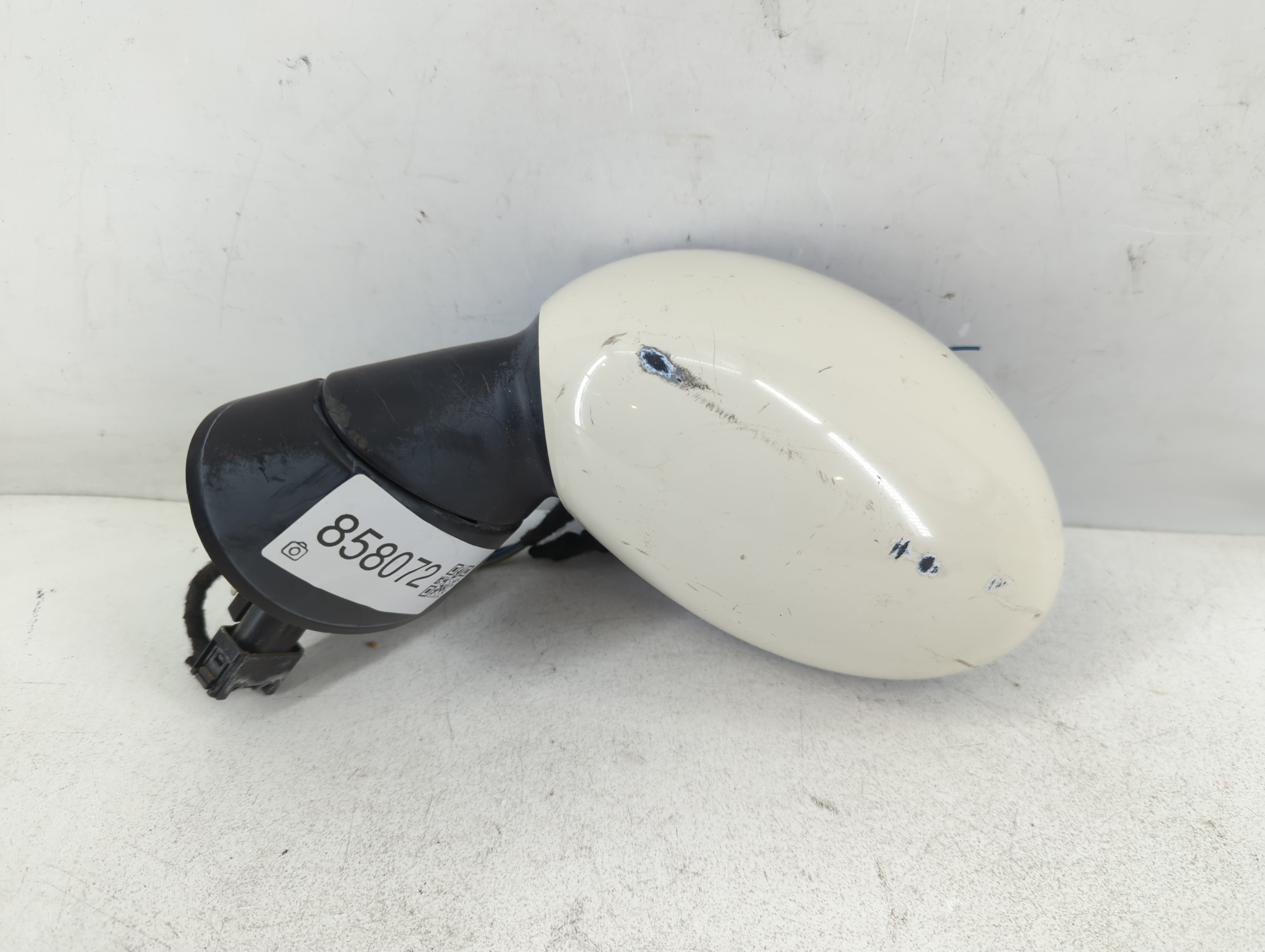 2006 Mini Cooper Driver Left Side View Power Door Mirror White 858072 - Oemusedautoparts1.com