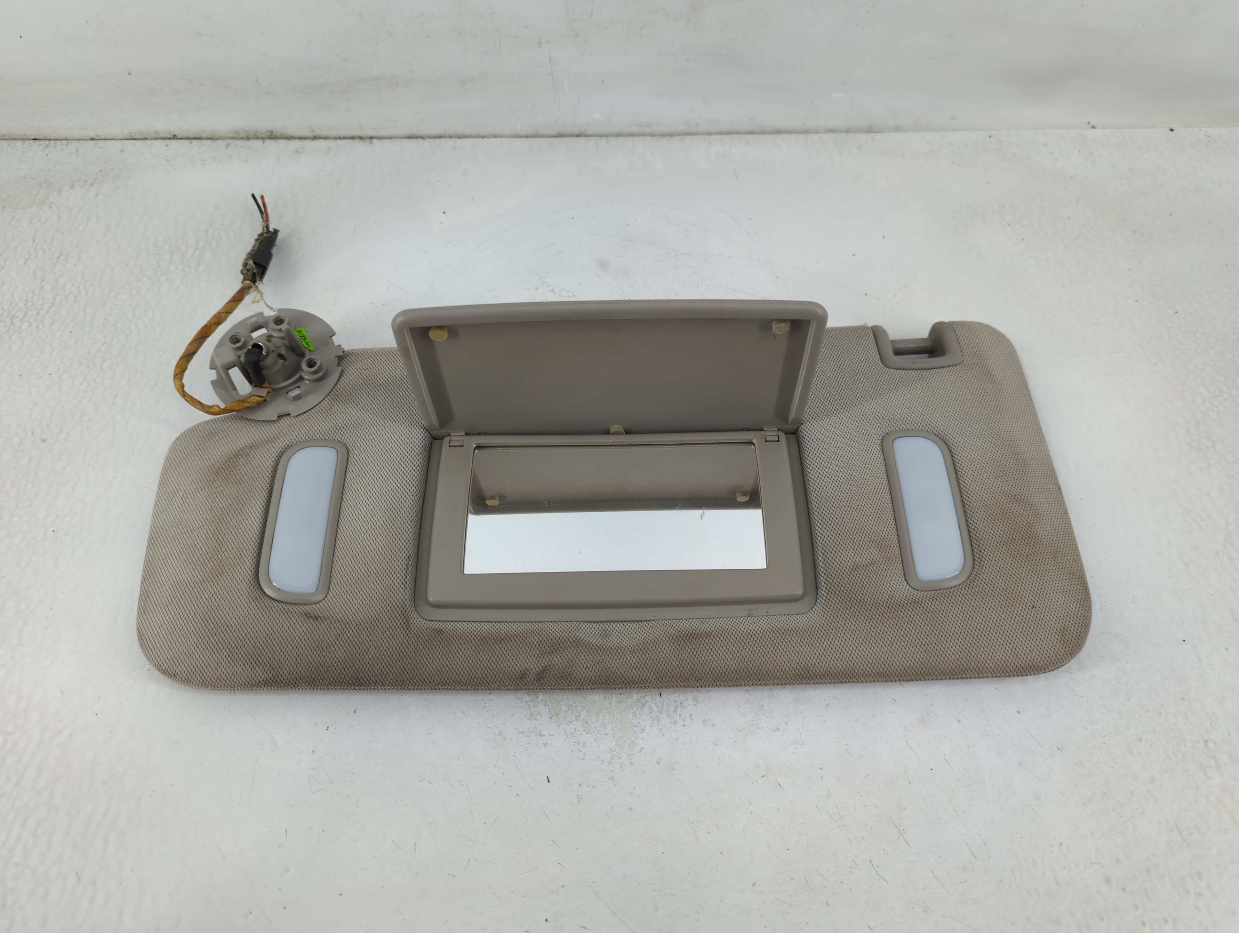 2010-2017 Chevrolet Equinox Driver Sun Visor Mirror Left Sunvisor Beige 858079 - Oemusedautoparts1.com