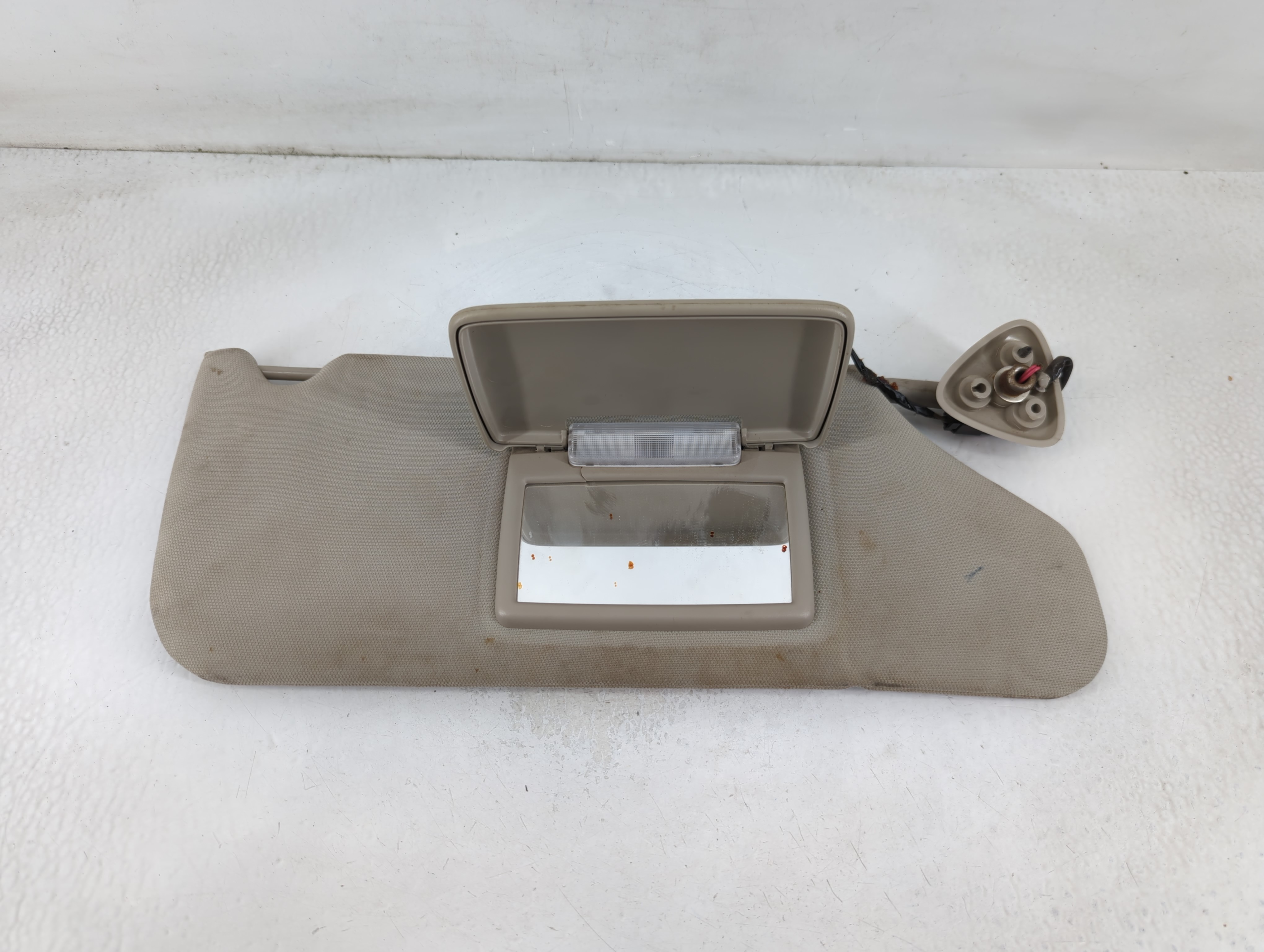 2008 Chrysler Town & Country Passenger Sun Visor Mirror Right Sunvisor 858082 - Oemusedautoparts1.com