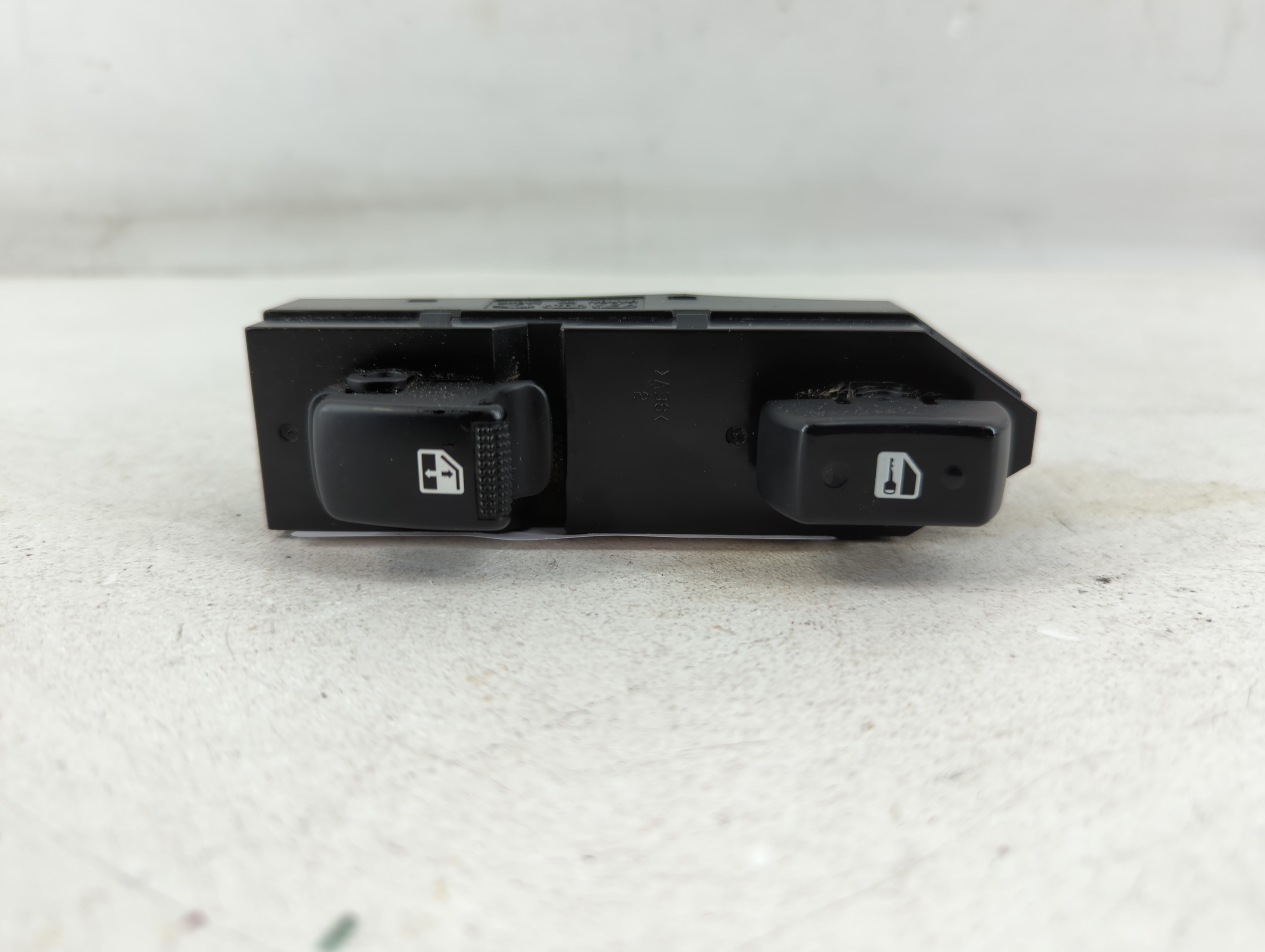 Picture of 2005-2009 Hyundai Tucson Driver Left Door Master Power Window Switch 858136