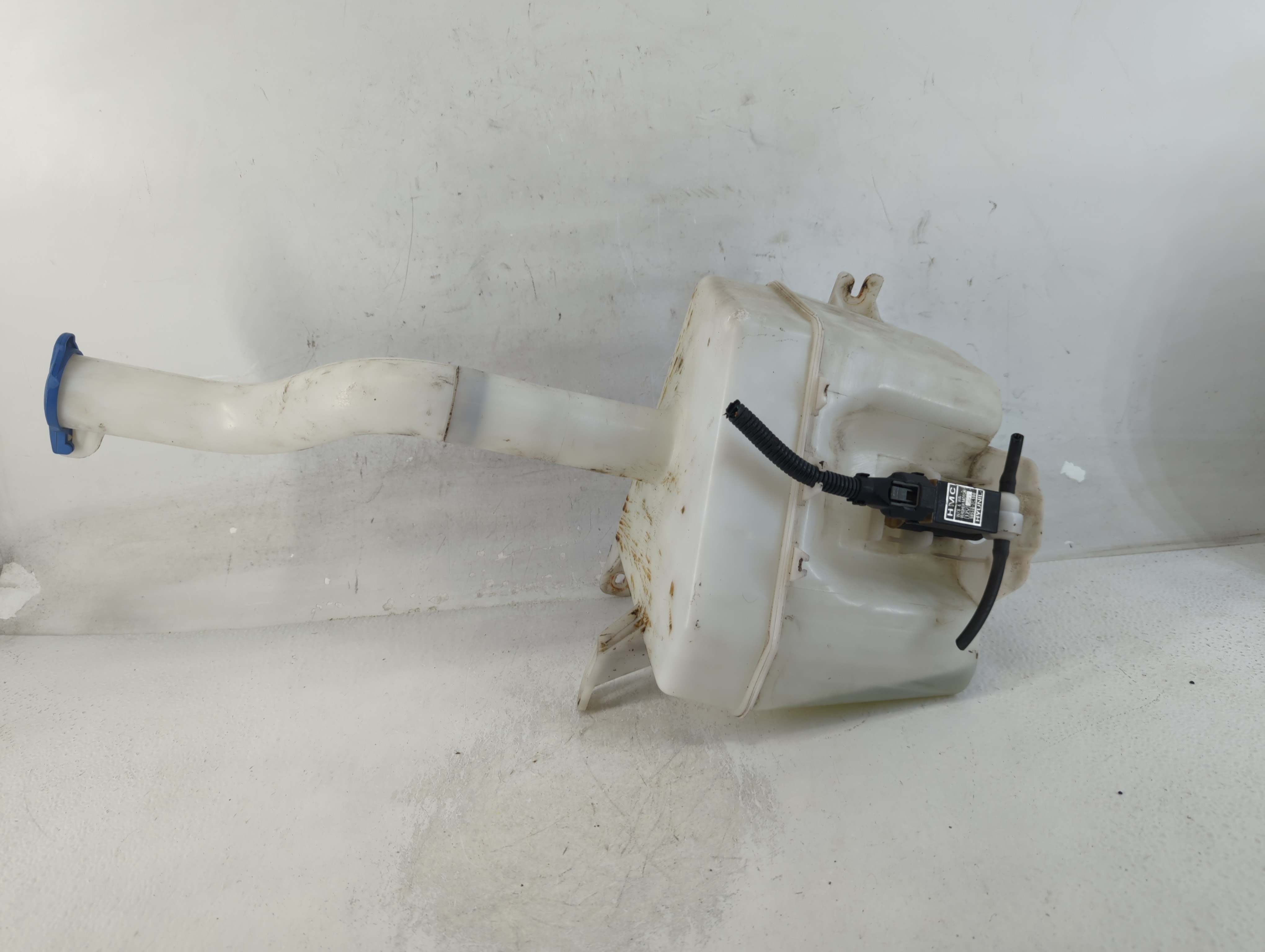 2005-2009 Hyundai Tucson Windshield Washer Fluid Reservoir Bottle Oem 858147 - Oemusedautoparts1.com