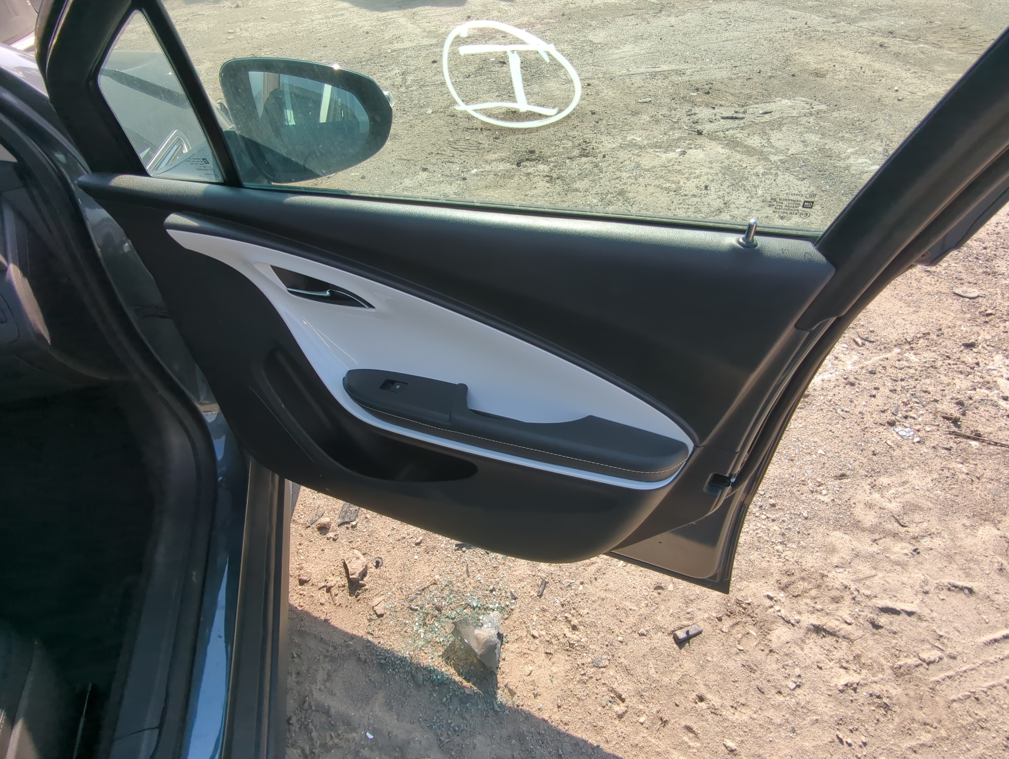 Picture of 2012 Chevrolet Volt Front Right Passenger Interior Door Panel Trim 858361