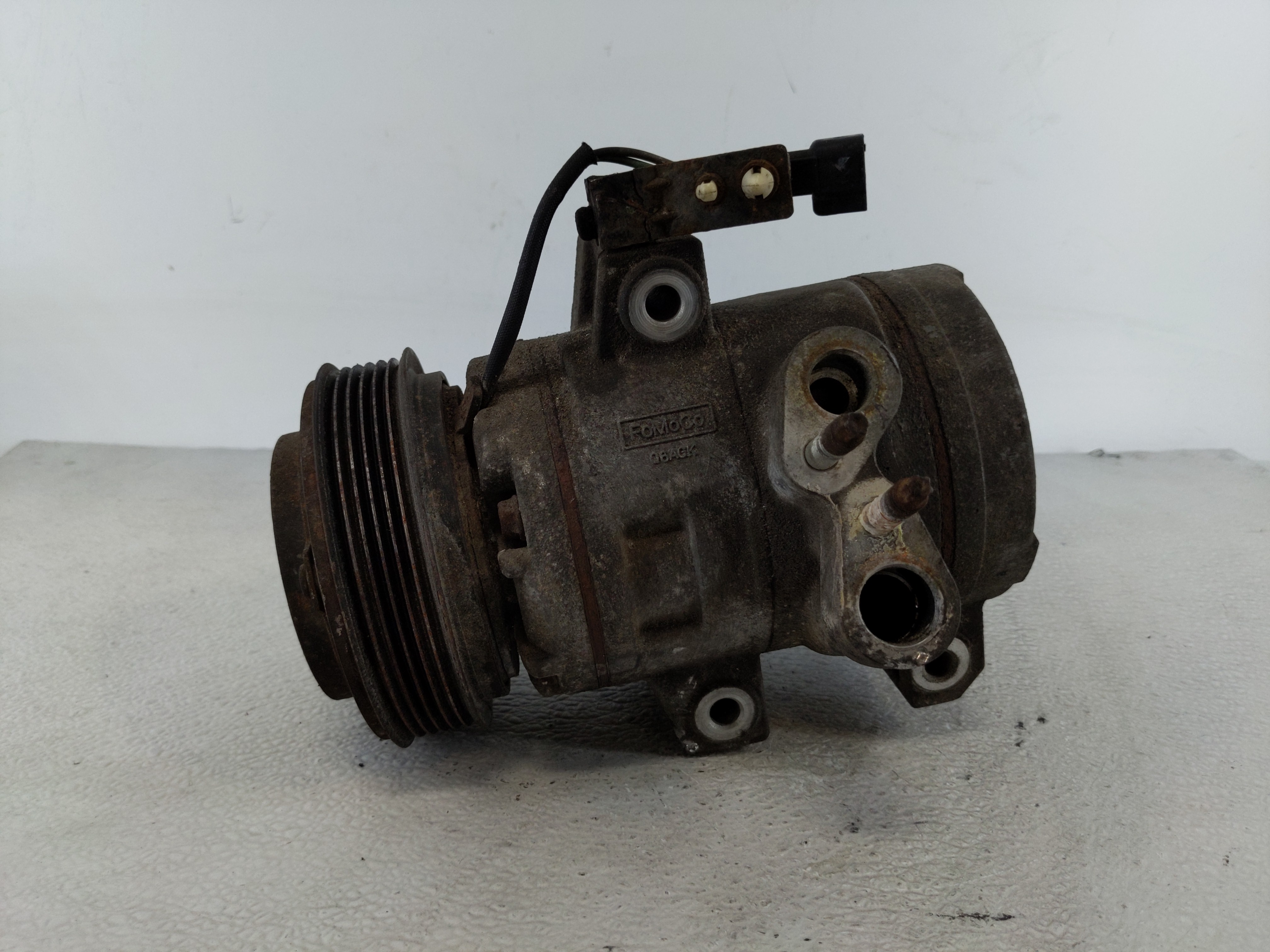 Picture of 2010-2013 Ford Transit Connect Air Conditioning A/c Ac Compressor Oem 858899