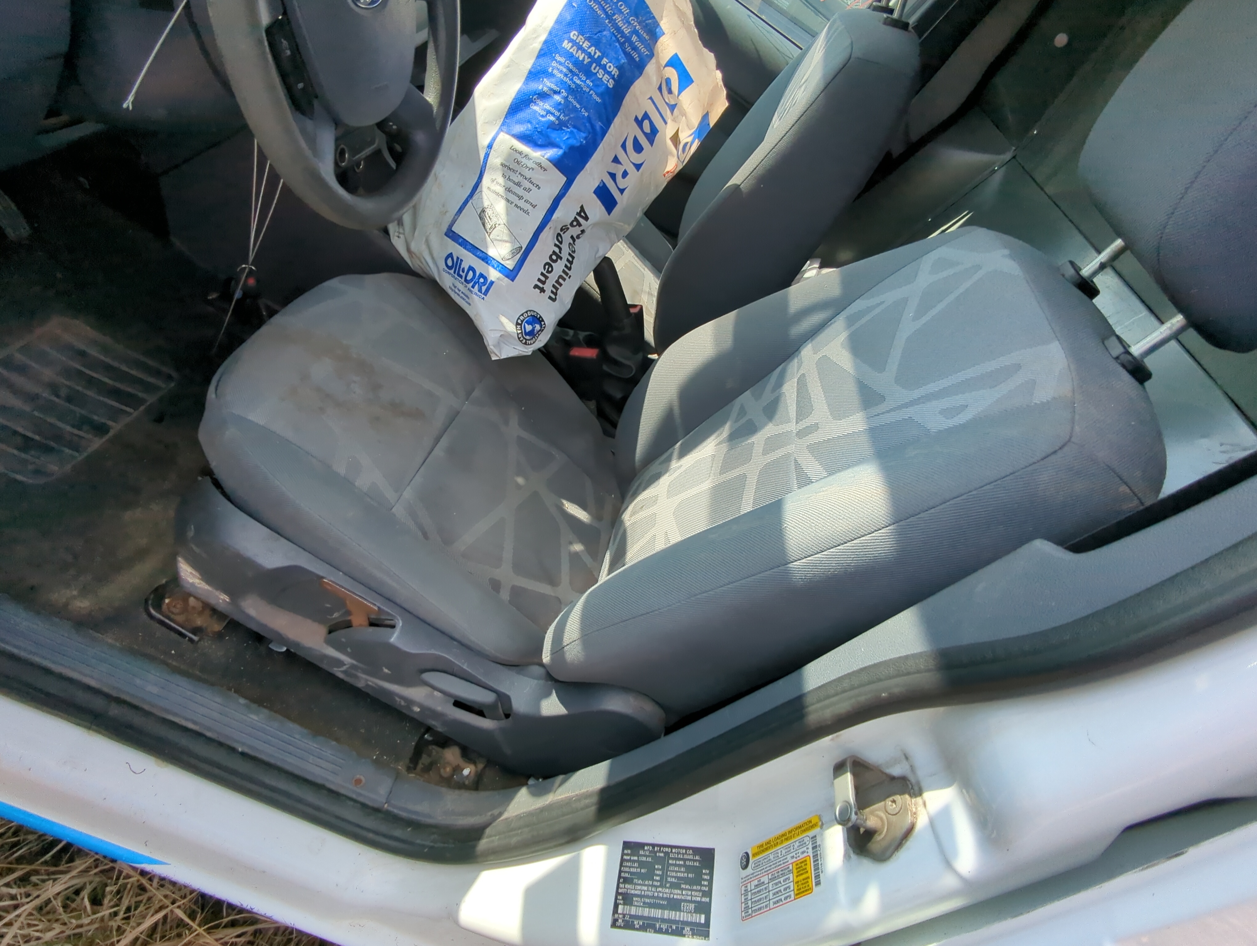 2010-2013 Ford Transit Connect Driver Front Seat Oem 858965 - Oemusedautoparts1.com