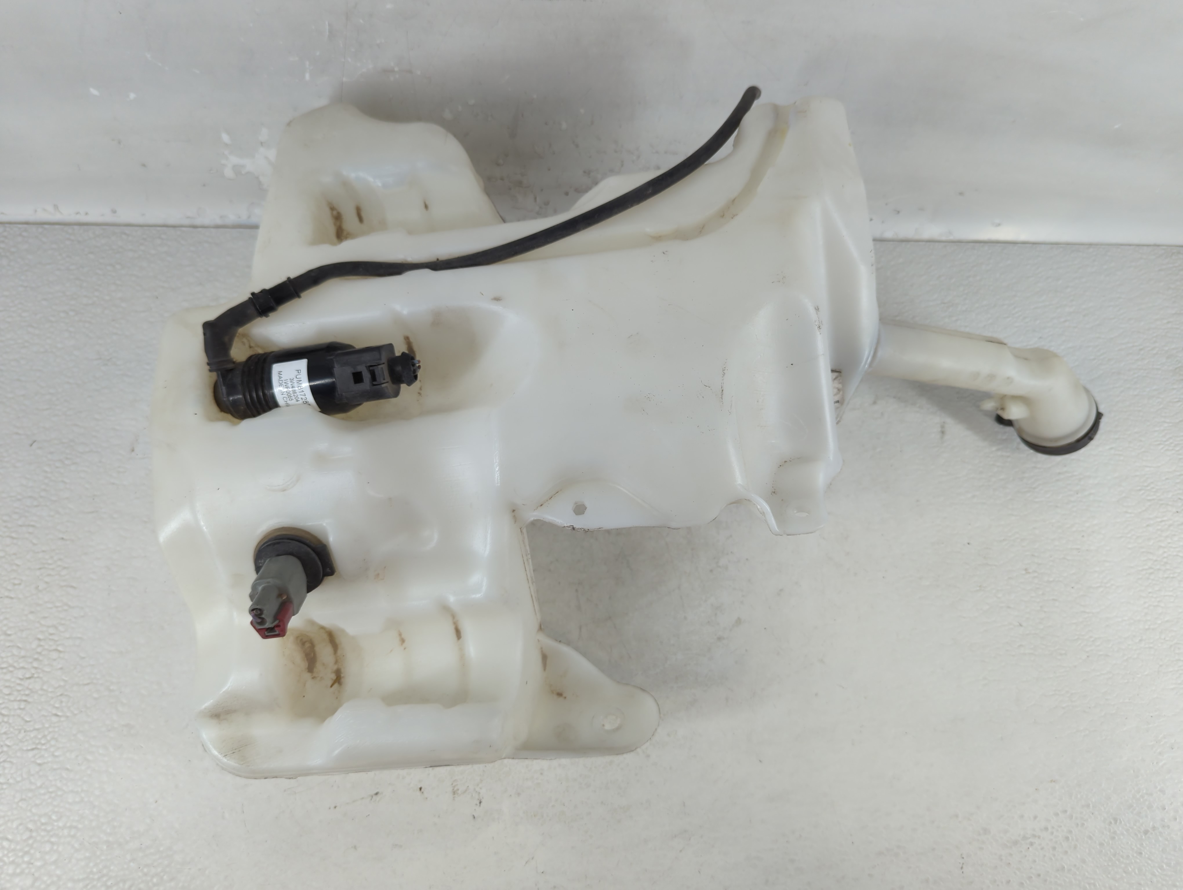 2017-2021 Chevrolet Malibu Windshield Washer Fluid Reservoir Bottle Oem 859278 - Oemusedautoparts1.com