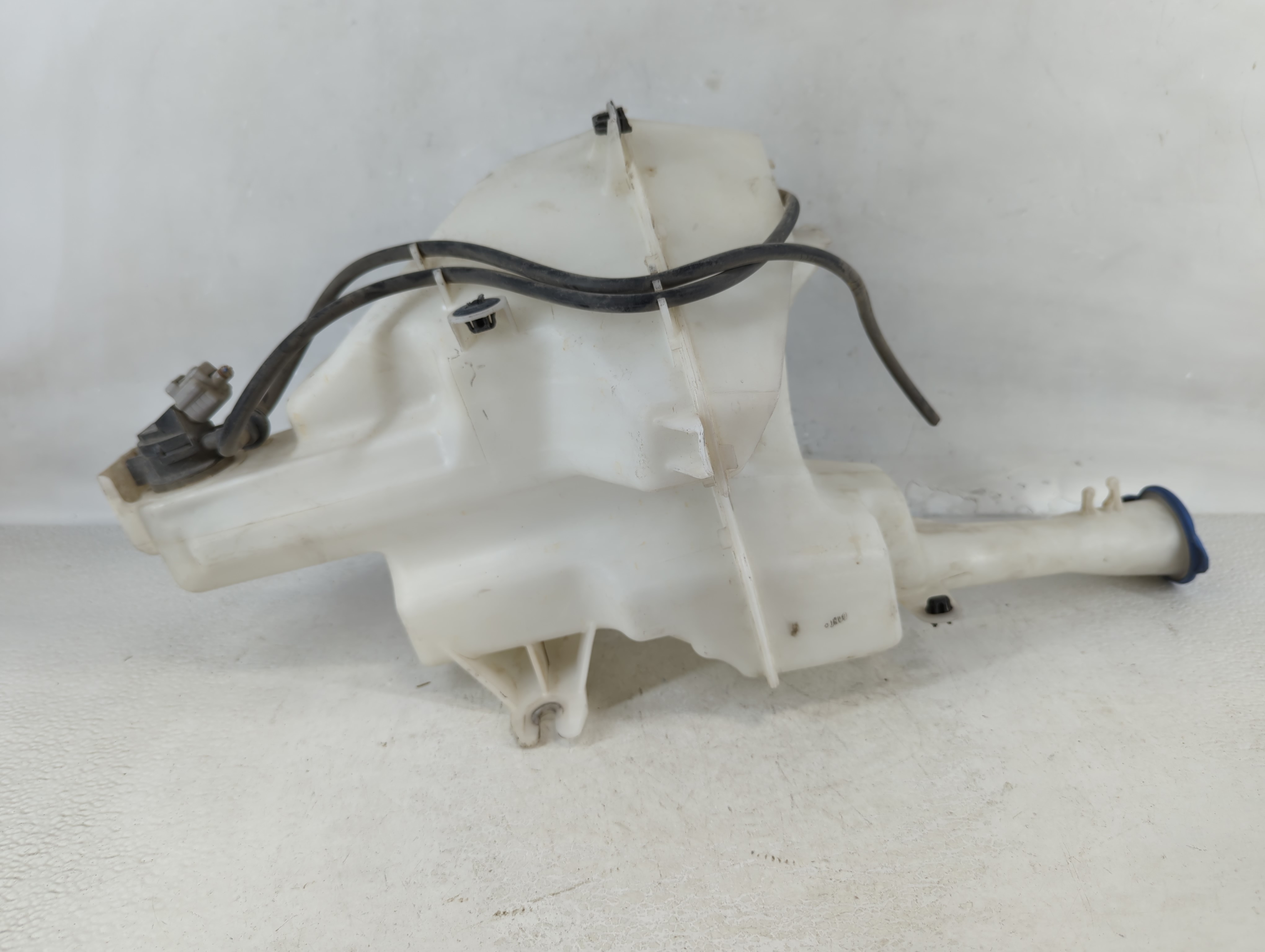 2014-2019 Kia Soul Windshield Washer Fluid Reservoir Bottle Oem 859288 - Oemusedautoparts1.com