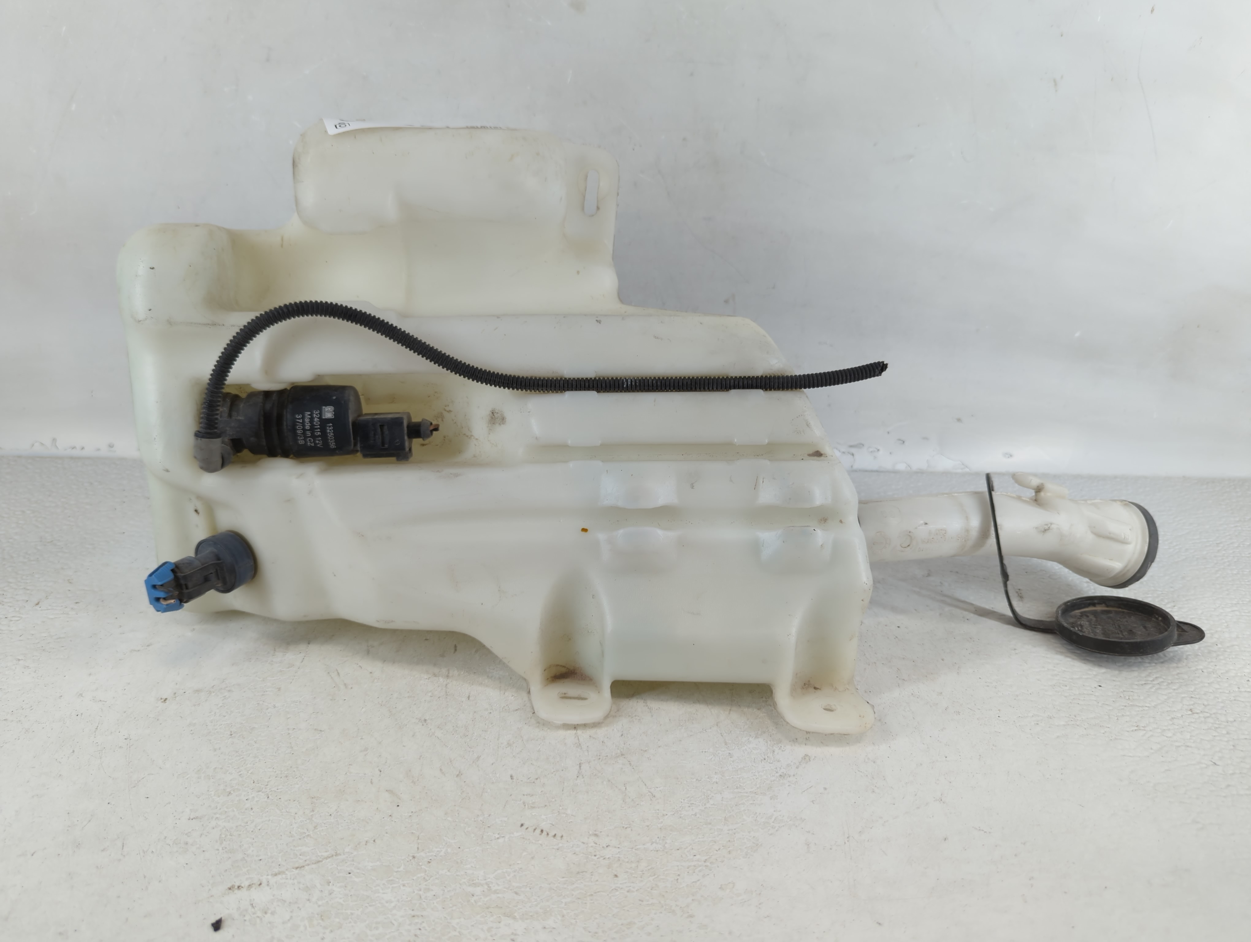 2010-2016 Buick Lacrosse Windshield Washer Fluid Reservoir Bottle Oem 859291 - Oemusedautoparts1.com