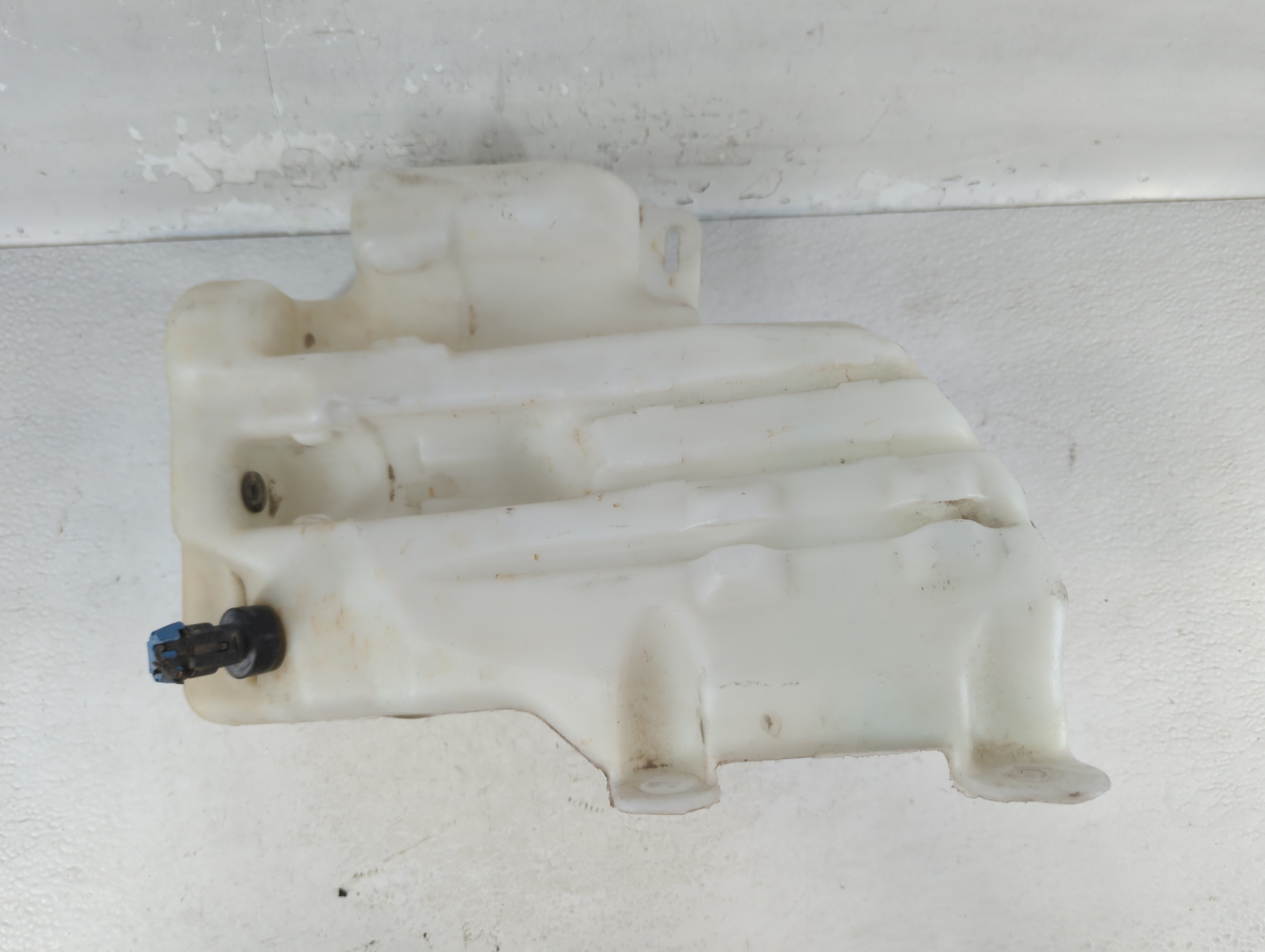 2014-2020 Chevrolet Impala Windshield Washer Fluid Reservoir Bottle Oem 859295 - Oemusedautoparts1.com