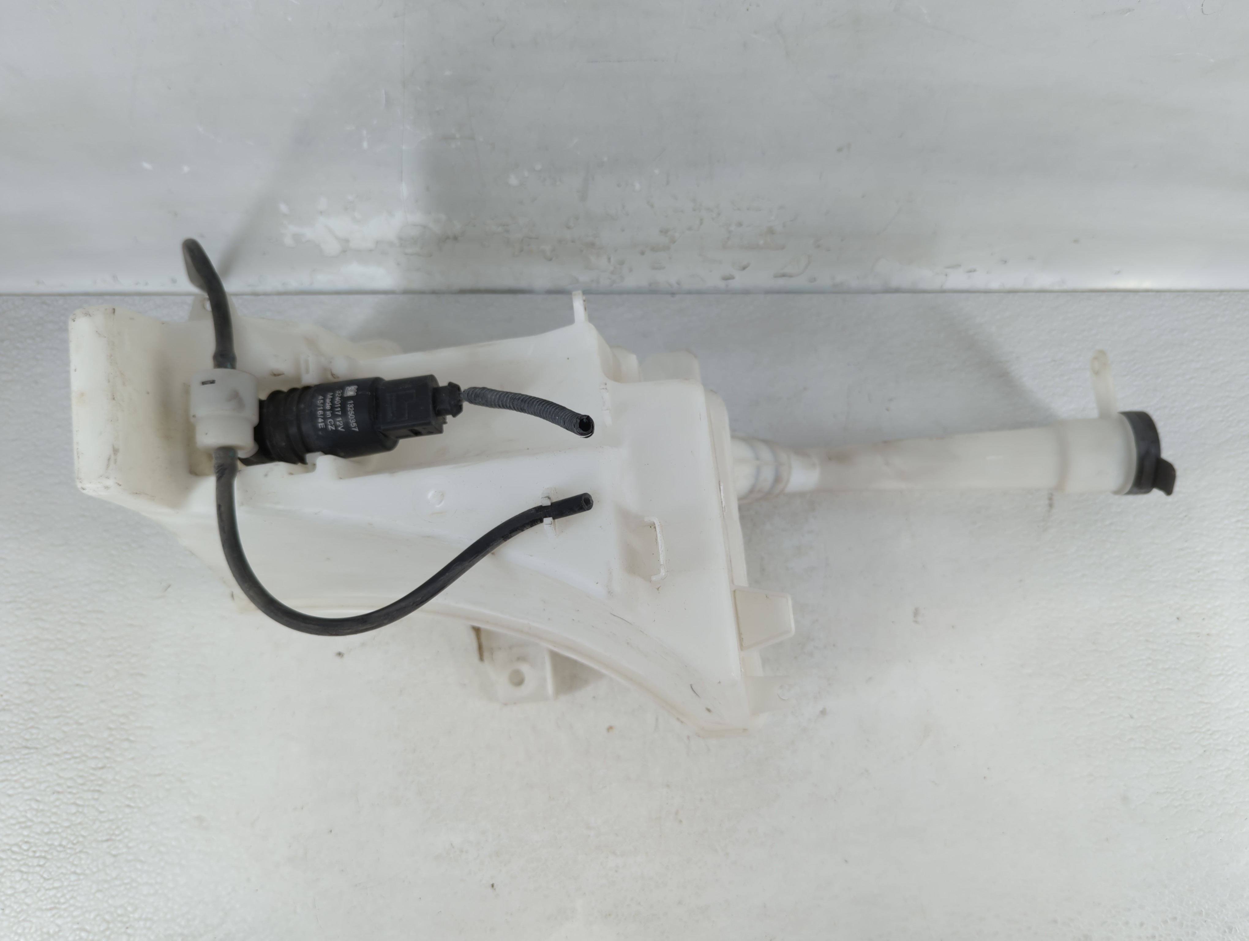 2015-2021 Buick Encore Windshield Washer Fluid Reservoir Bottle Oem 859301 - Oemusedautoparts1.com