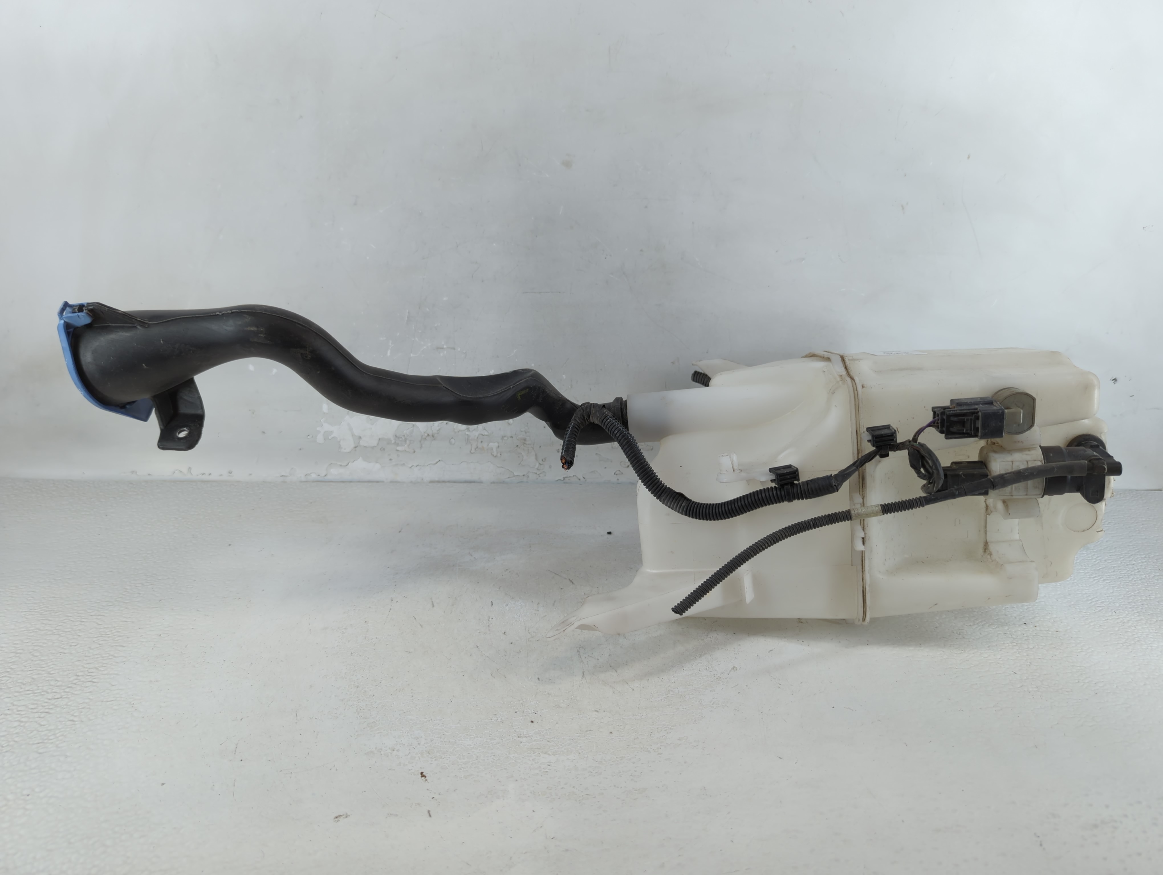 Picture of Volvo V60 Windshield Washer Fluid Reservoir Bottle Oem 859306