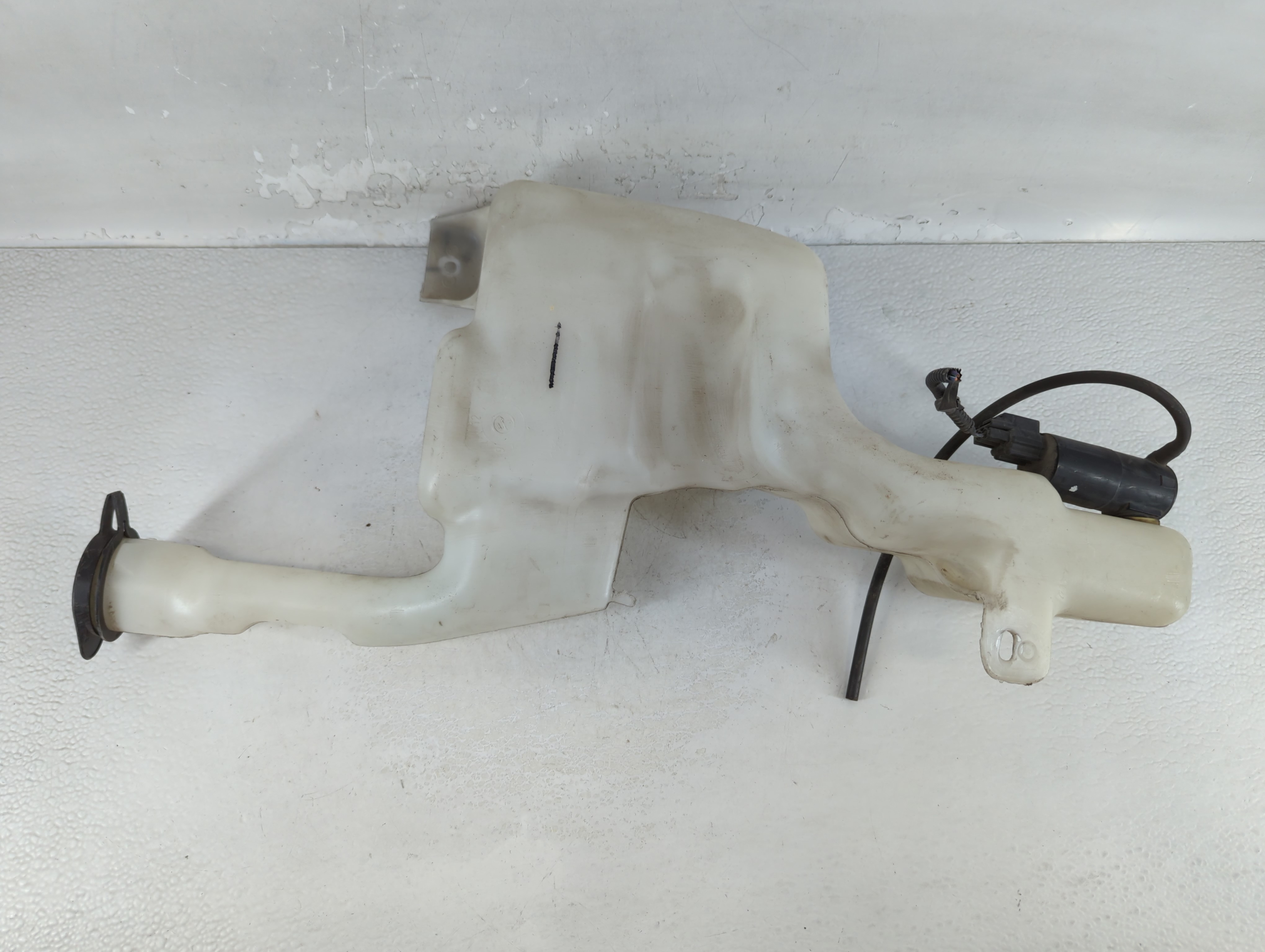 Picture of 2011-2019 Ford Fiesta Windshield Washer Fluid Reservoir Bottle Oem 859312