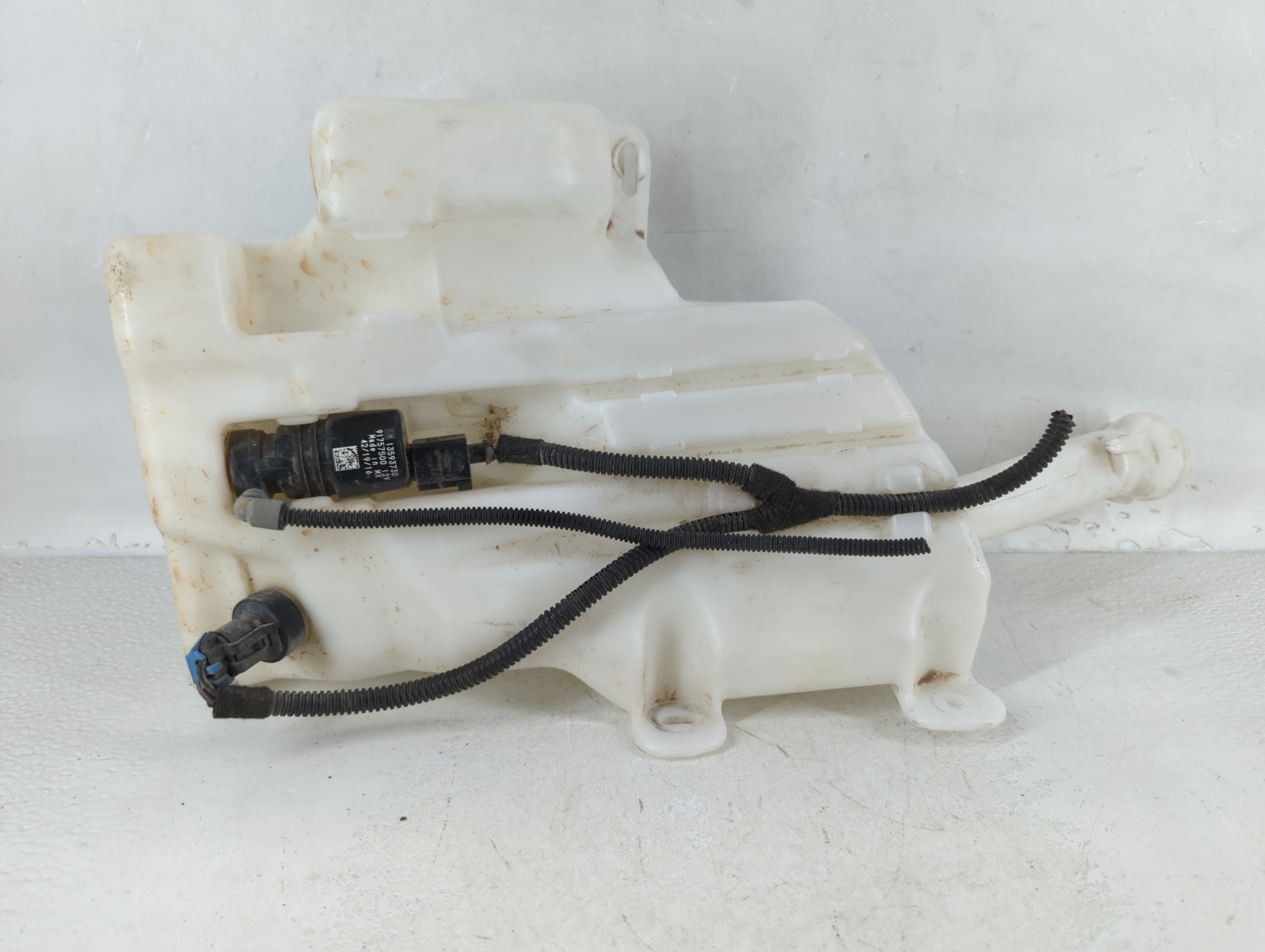 2011-2017 Buick Regal Windshield Washer Fluid Reservoir Bottle Oem 859318 - Oemusedautoparts1.com