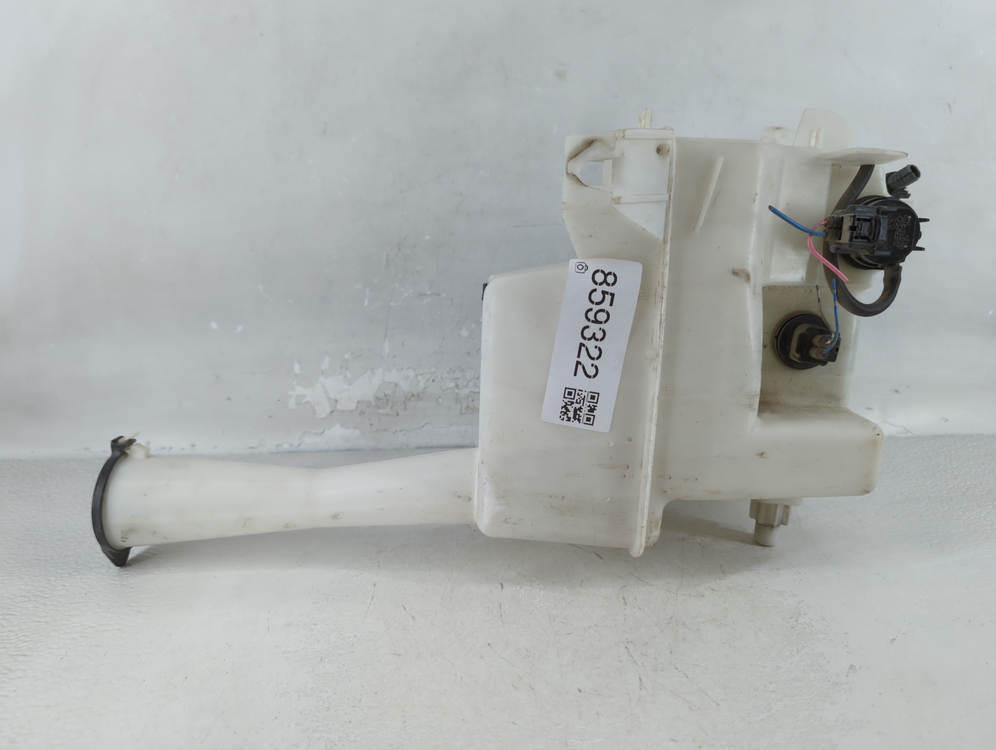 Picture of 2004-2020 Toyota Sienna Windshield Washer Fluid Reservoir Bottle Oem 859322