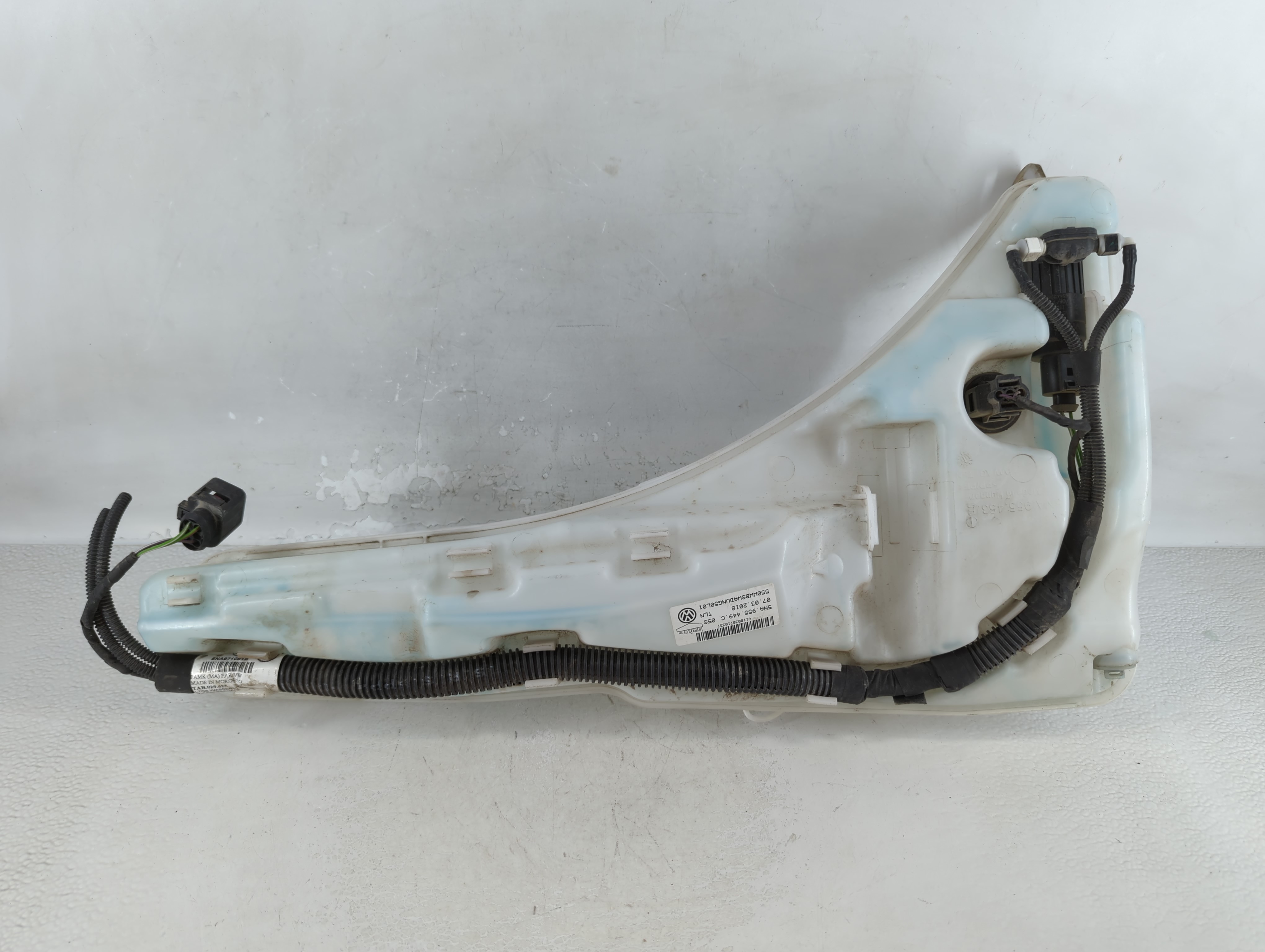 2018-2020 Volkswagen Tiguan Windshield Washer Fluid Reservoir Bottle Oem 859323 - Oemusedautoparts1.com