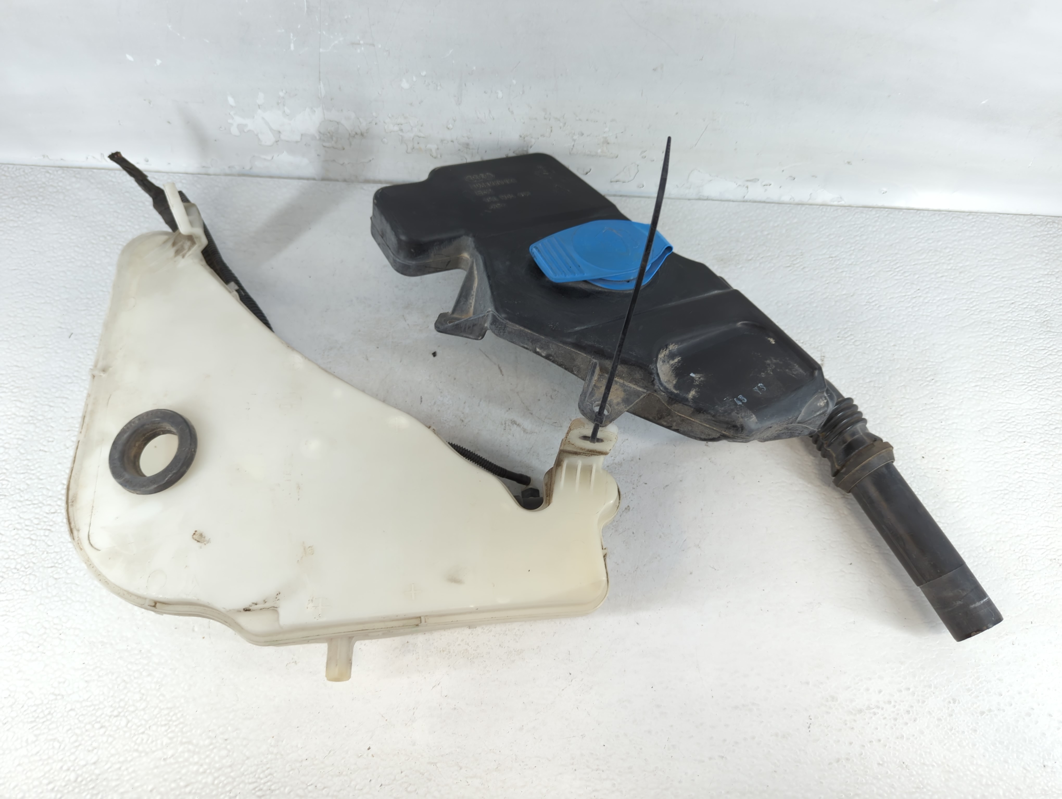 2012-2018 Audi A6 Windshield Washer Fluid Reservoir Bottle Oem 859329 - Oemusedautoparts1.com