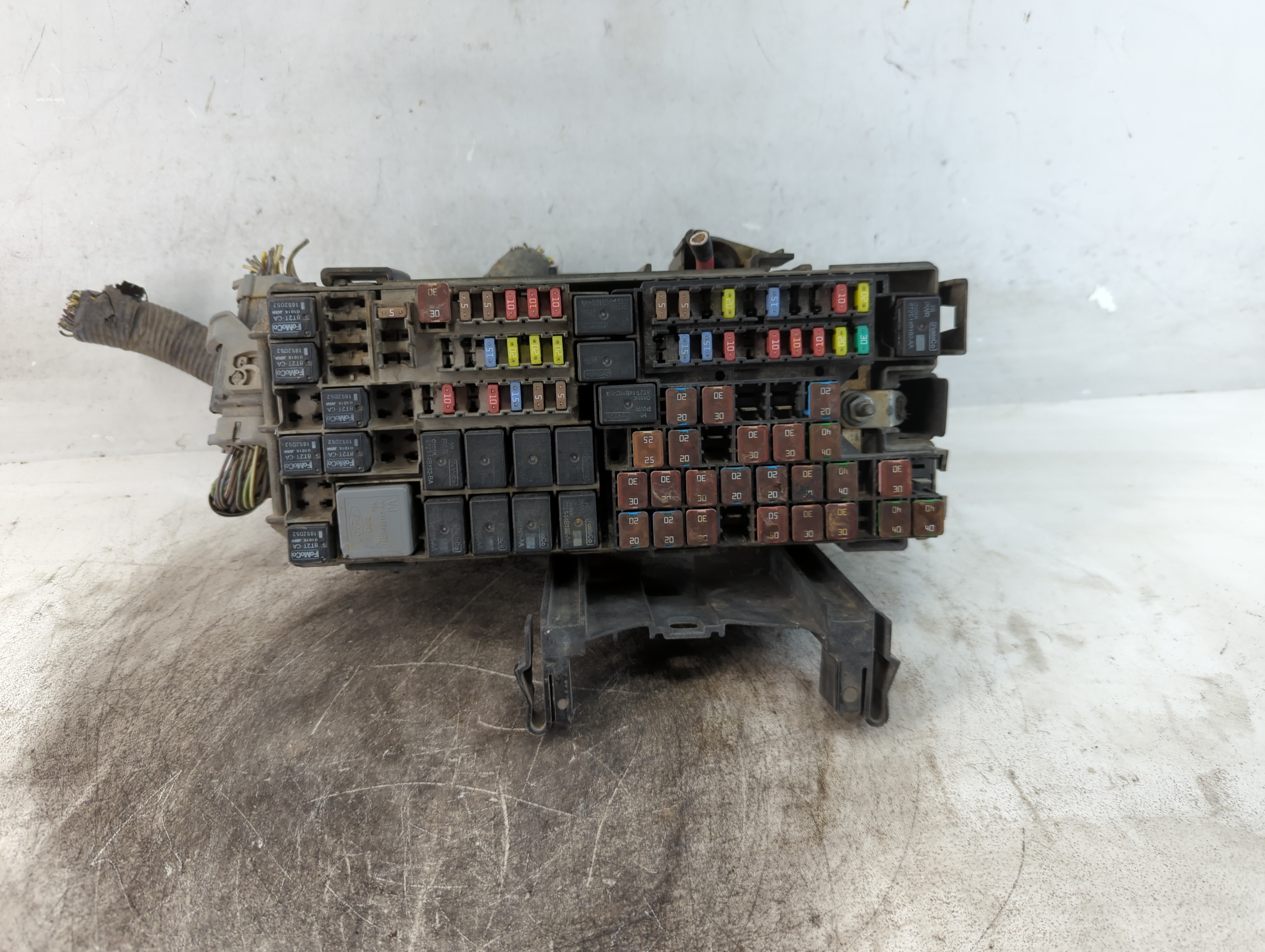 2013-2015 Ford Flex Fusebox Fuse Box Relay Module 859331 - Oemusedautoparts1.com
