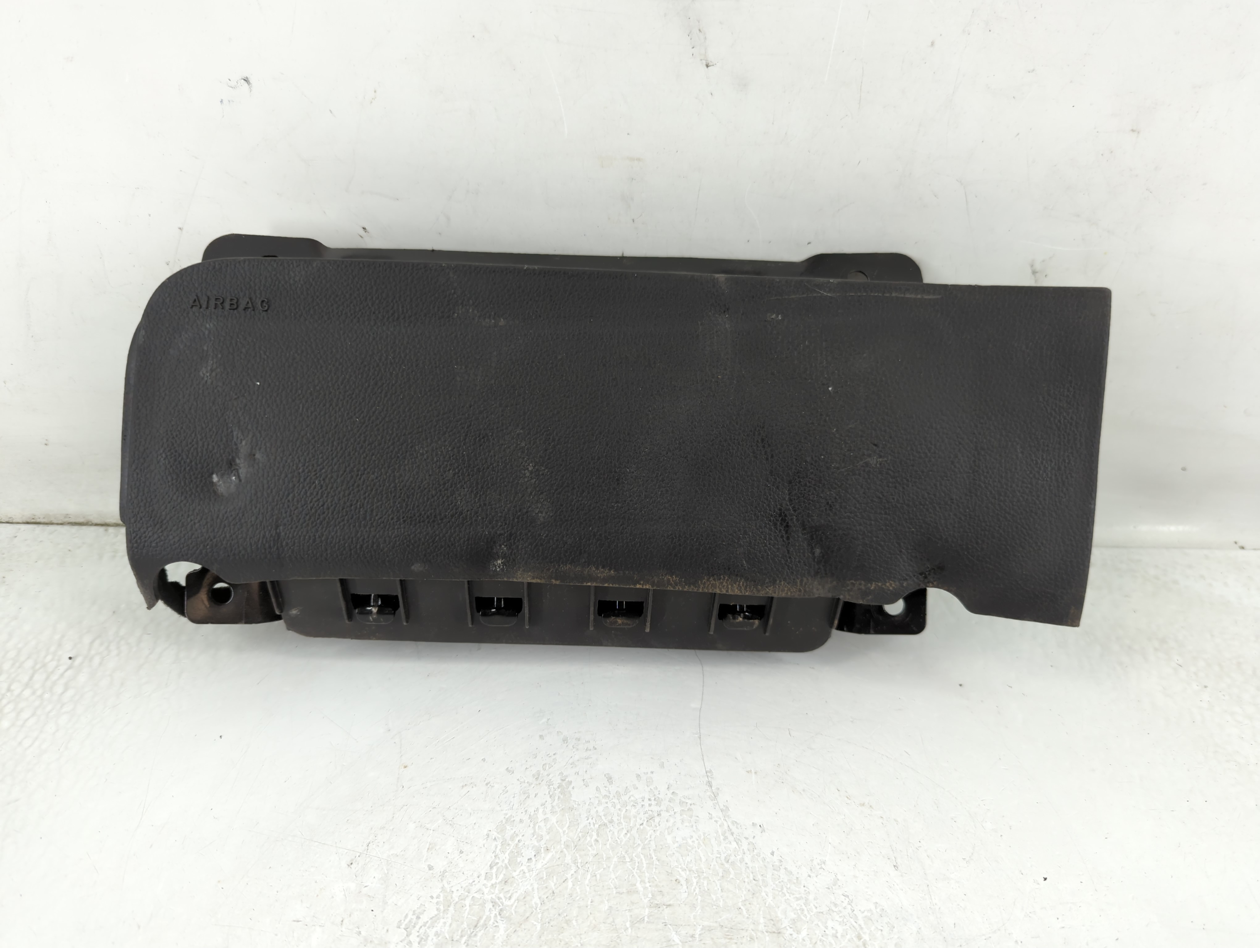 2011-2012 Chevrolet Cruze Air Bag Driver Left Knee Oem 859609 - Oemusedautoparts1.com