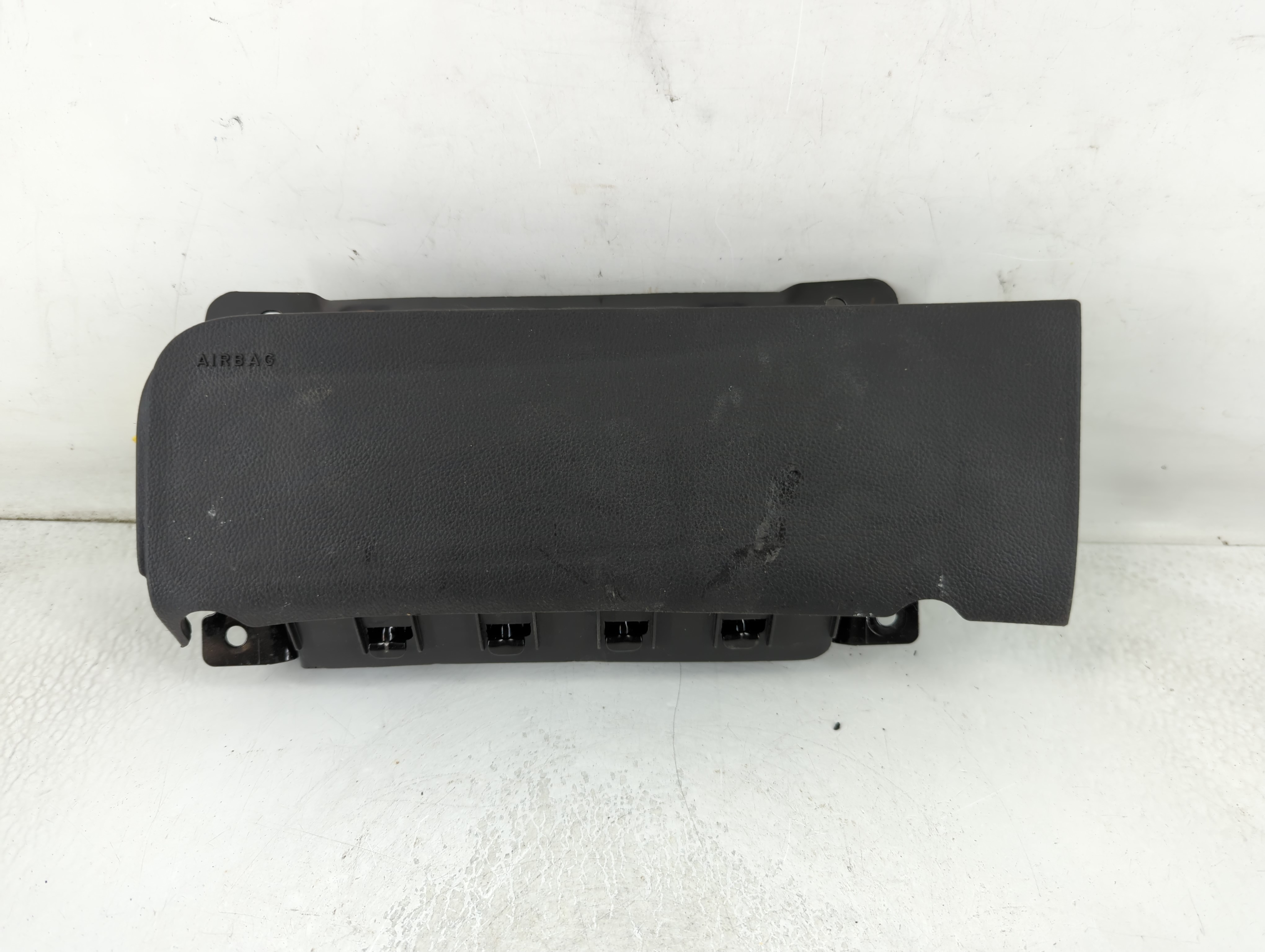 2011-2012 Chevrolet Cruze Air Bag Driver Left Knee Oem 859667 - Oemusedautoparts1.com